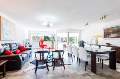 Apartamento en Roosevelt Center en Venta - 3 Dormitorios y Dep.