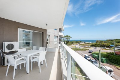 Apartamento en Venta Frente Al Mar -  Mansa - Con Parrillero - 1 Dormitorio - Moderno
