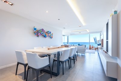 APARTAMENTO EN VENTA - PLAYA MANSA - LUMIERE - ESQUIENRO - 3 DORM + DEP. SERV