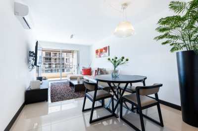 APARTAMENTO EN VENTA EN PLAYA MANSA DE 2 DORMITORIOS CON PARRILLERO - EDIFICIO MONET