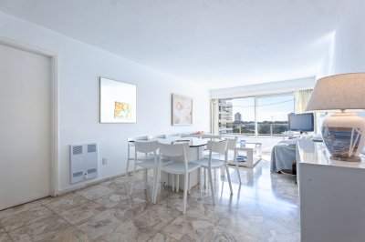 VENTA APARTAMENTO 2 DORMITORIOS Y MEDIO - PLAYA MANSA - COMPLEJO LINCOLN CENTER