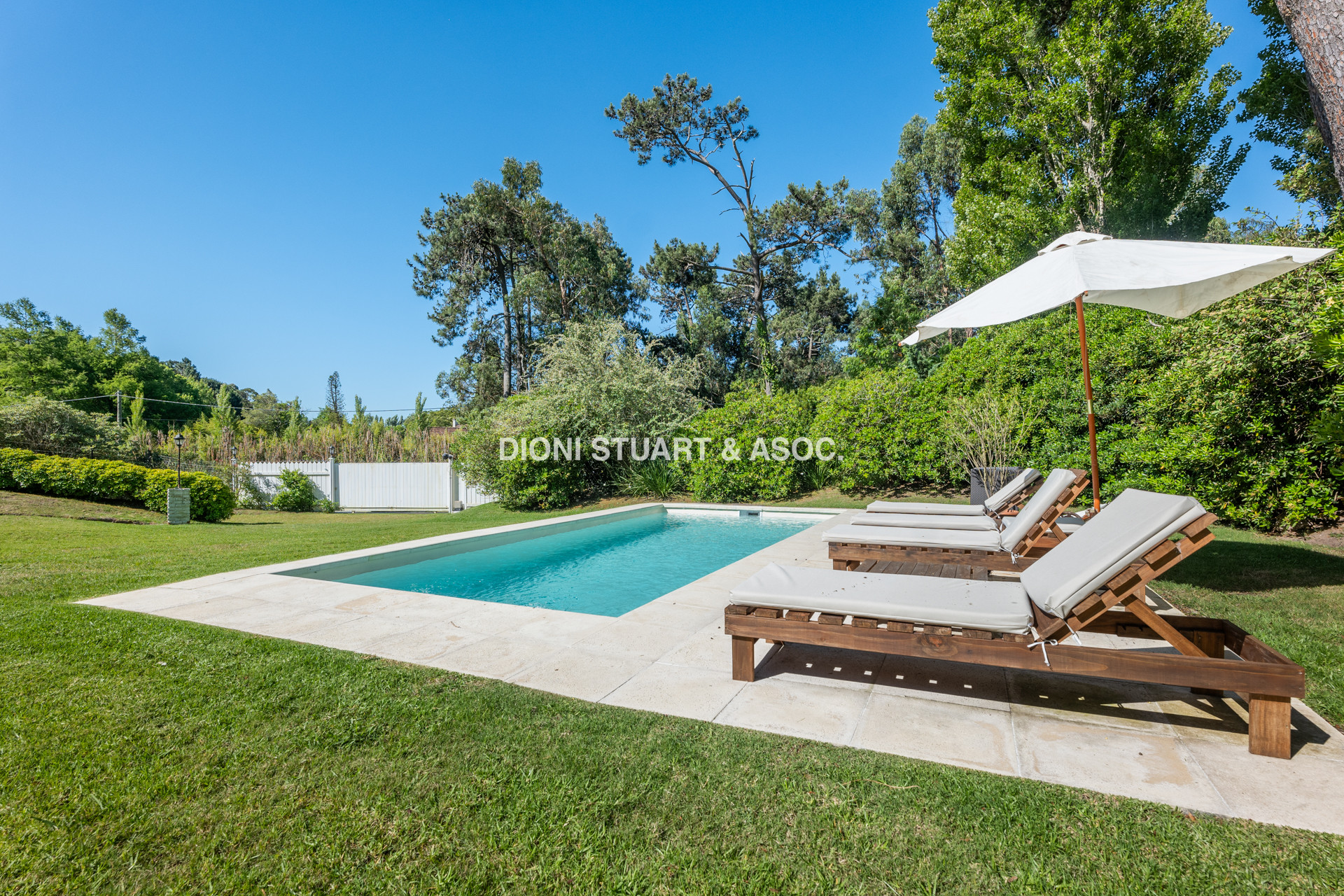 CASA EN VENTA EN EL GOLF DE 4 DORMITORIOS Y DEP. - VISTA DIRECTA AL GOLF