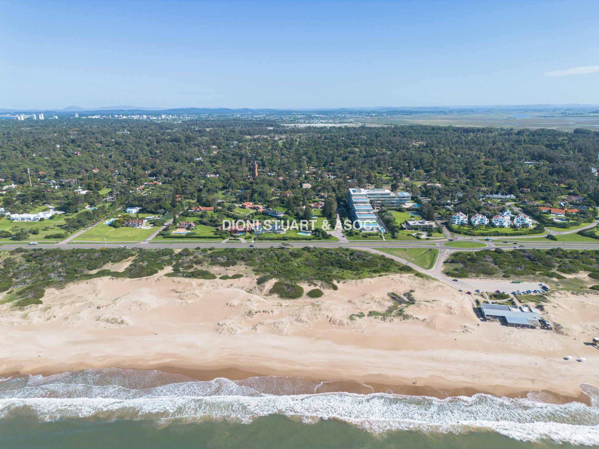 IMPONENTE CASA EN PLAYA BRAVA - ELEGANCIA Y CONFORT
