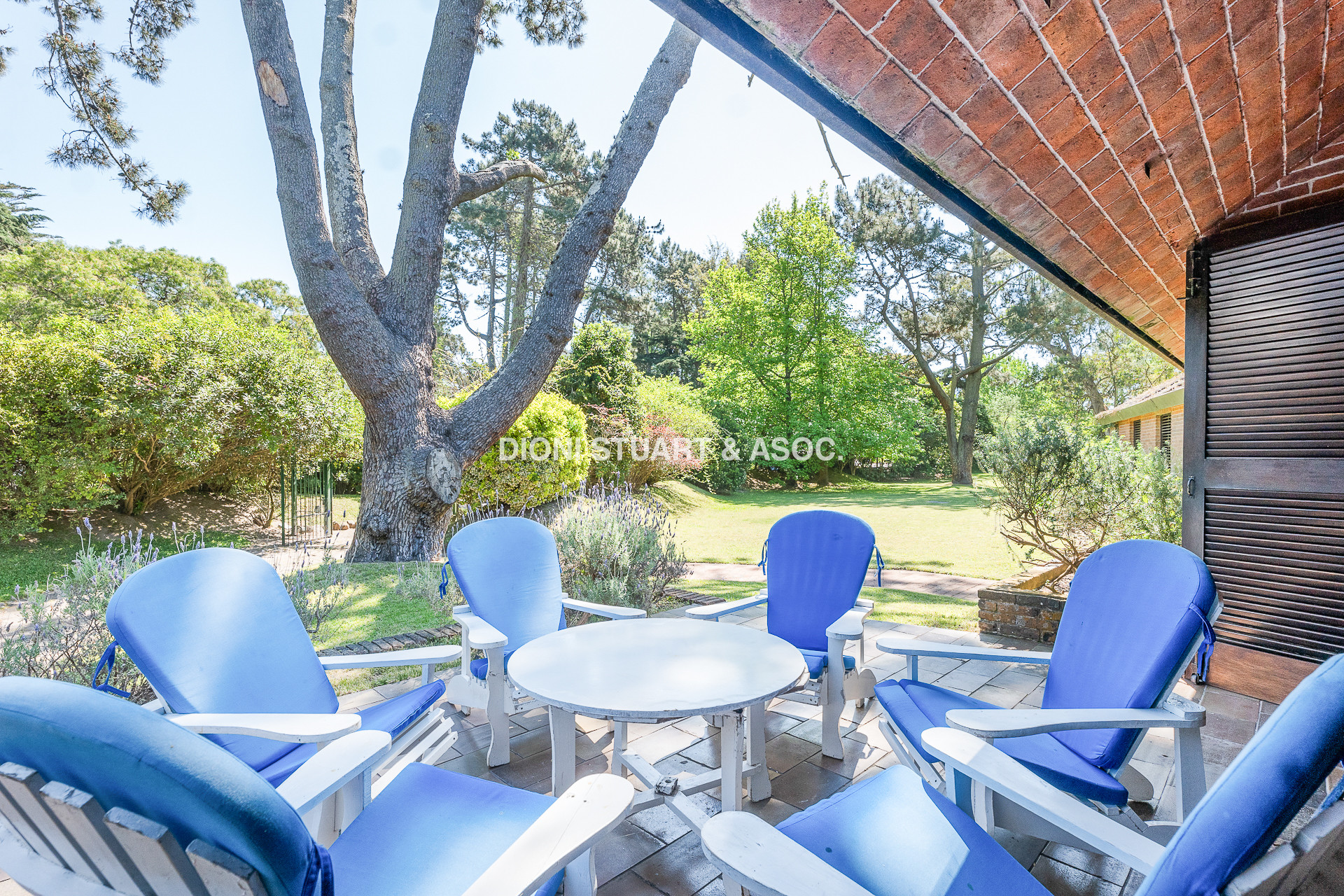 CASA EN EL GOLF DE 6 DORMITORIOS - EXCELENTE CONSTRUCCIÓN