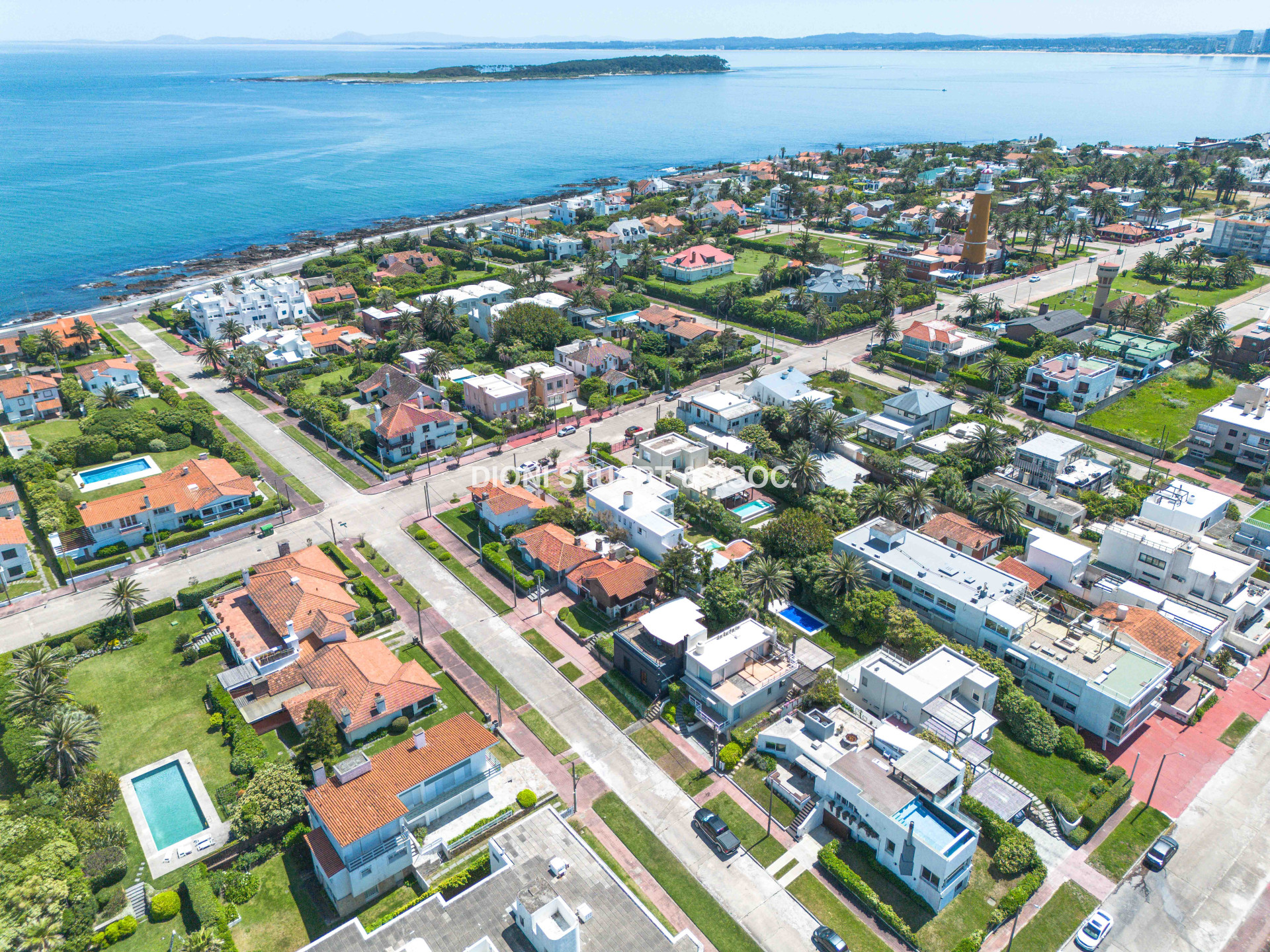 VENTA CASA 4 DORMITORIOS EN LA PENINSULA PUNTA DEL ESTE