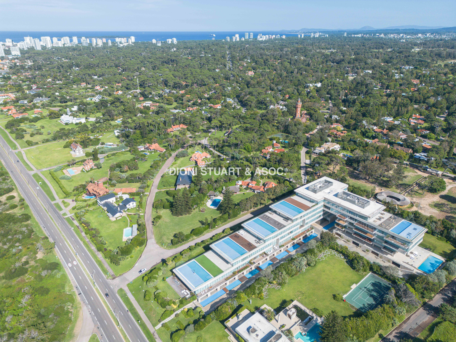 IMPONENTE CASA EN PLAYA BRAVA - ELEGANCIA Y CONFORT