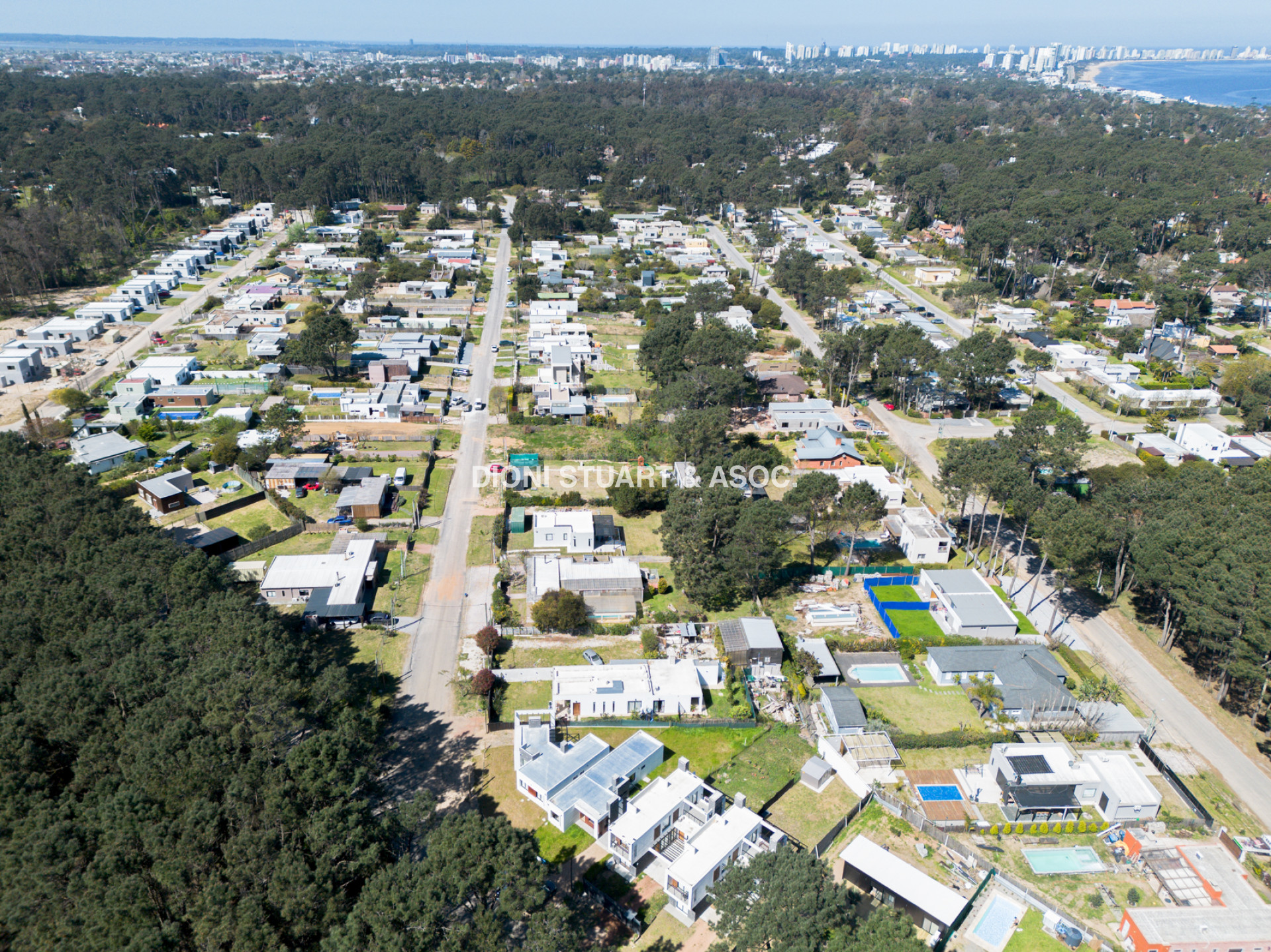 VENTA CASA 3 DORMITORIOS EN BURNETT CONSTRUCCIÓN TRADICIONAL A ESTRENAR