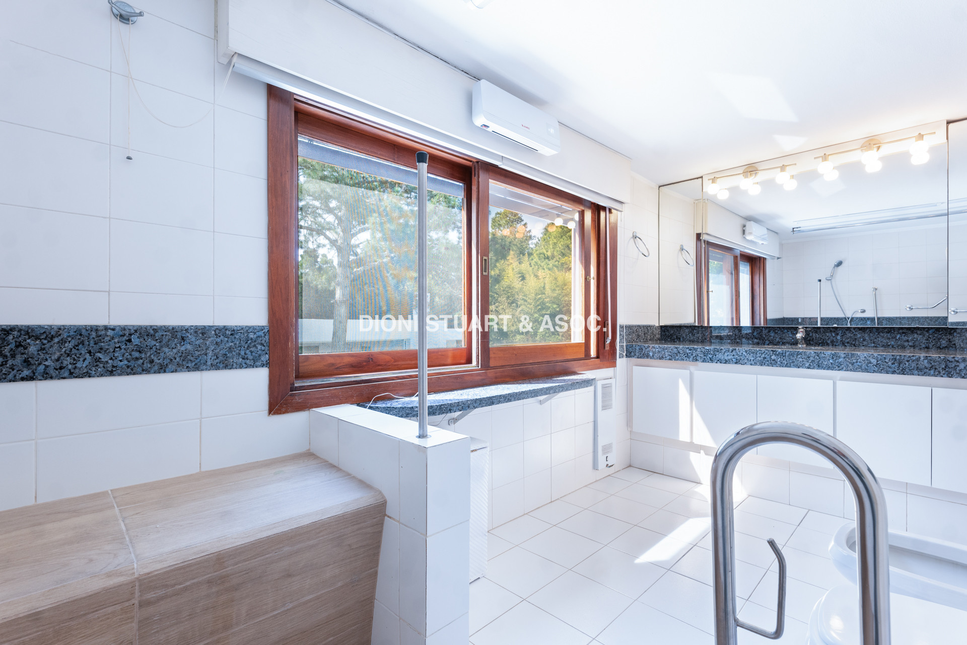 VENTA CASA EN EL GOLF - 5 DORMITORIOS + DEPENDENCIA - MEGA BARBACOA