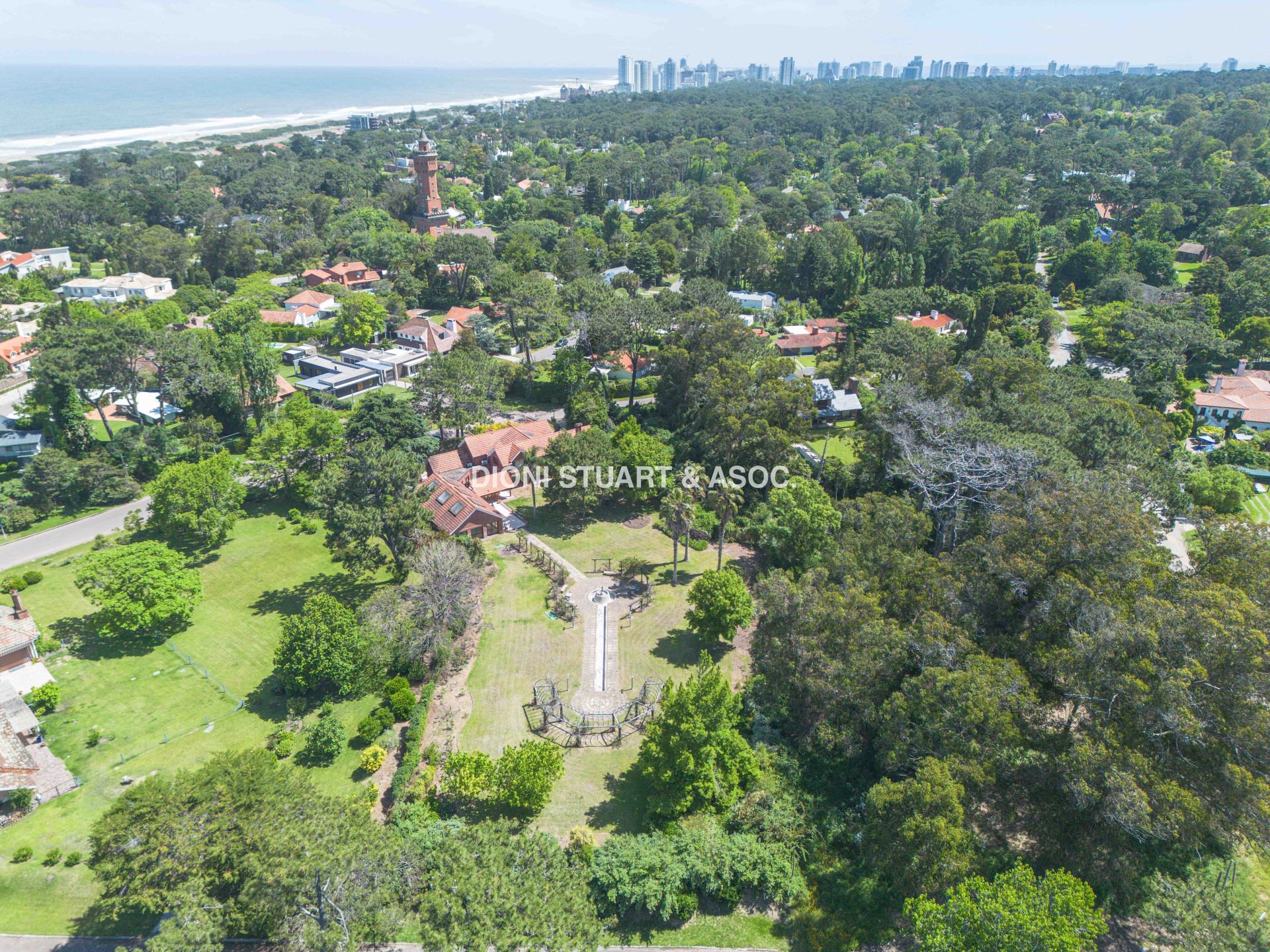 CASA EN VENTA EN EL GOLF - INCREIBLE