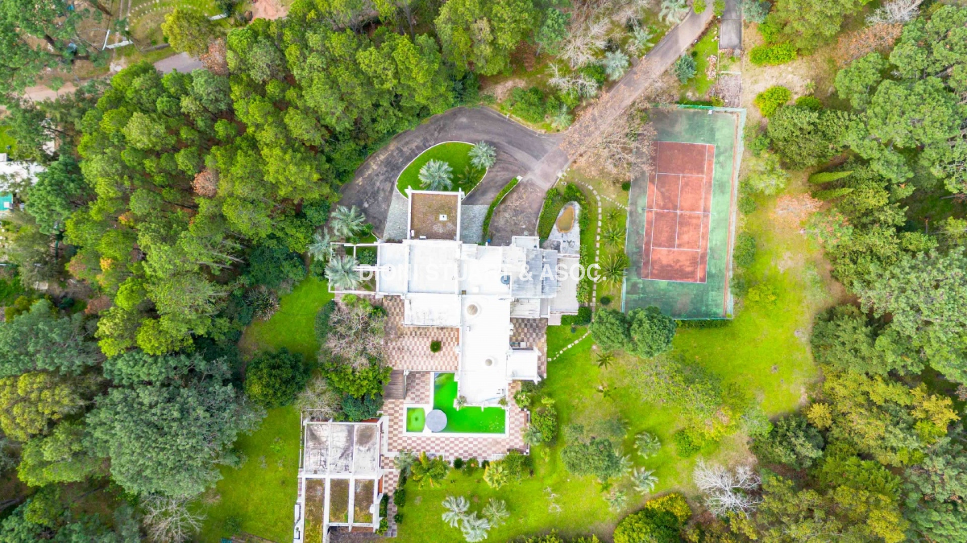 MANSION EN VENTA CLUB DEL LAGO - PUNTA BALLENA - PUNTA DEL ESTE