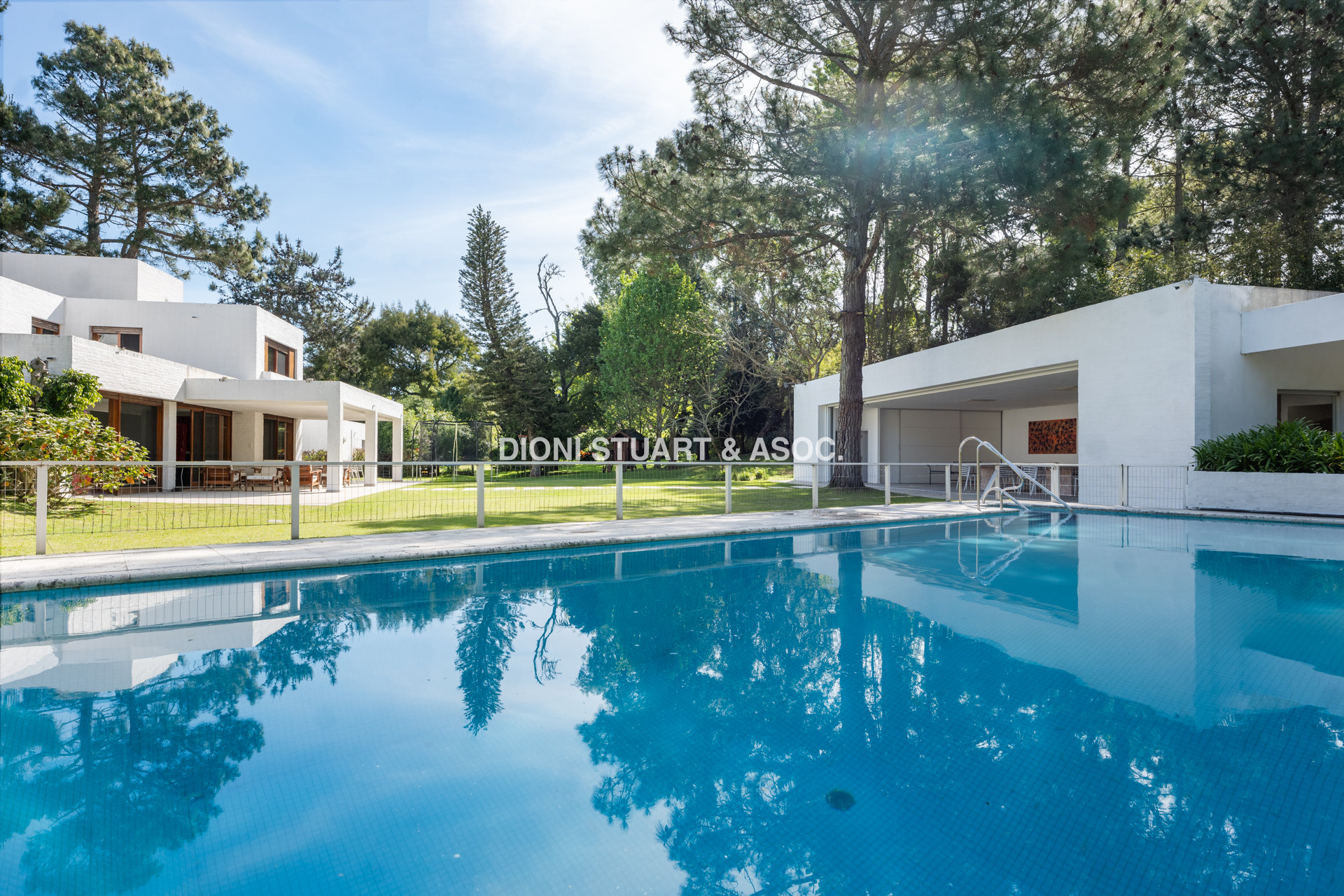 VENTA CASA EN EL GOLF - 5 DORMITORIOS + DEPENDENCIA - MEGA BARBACOA