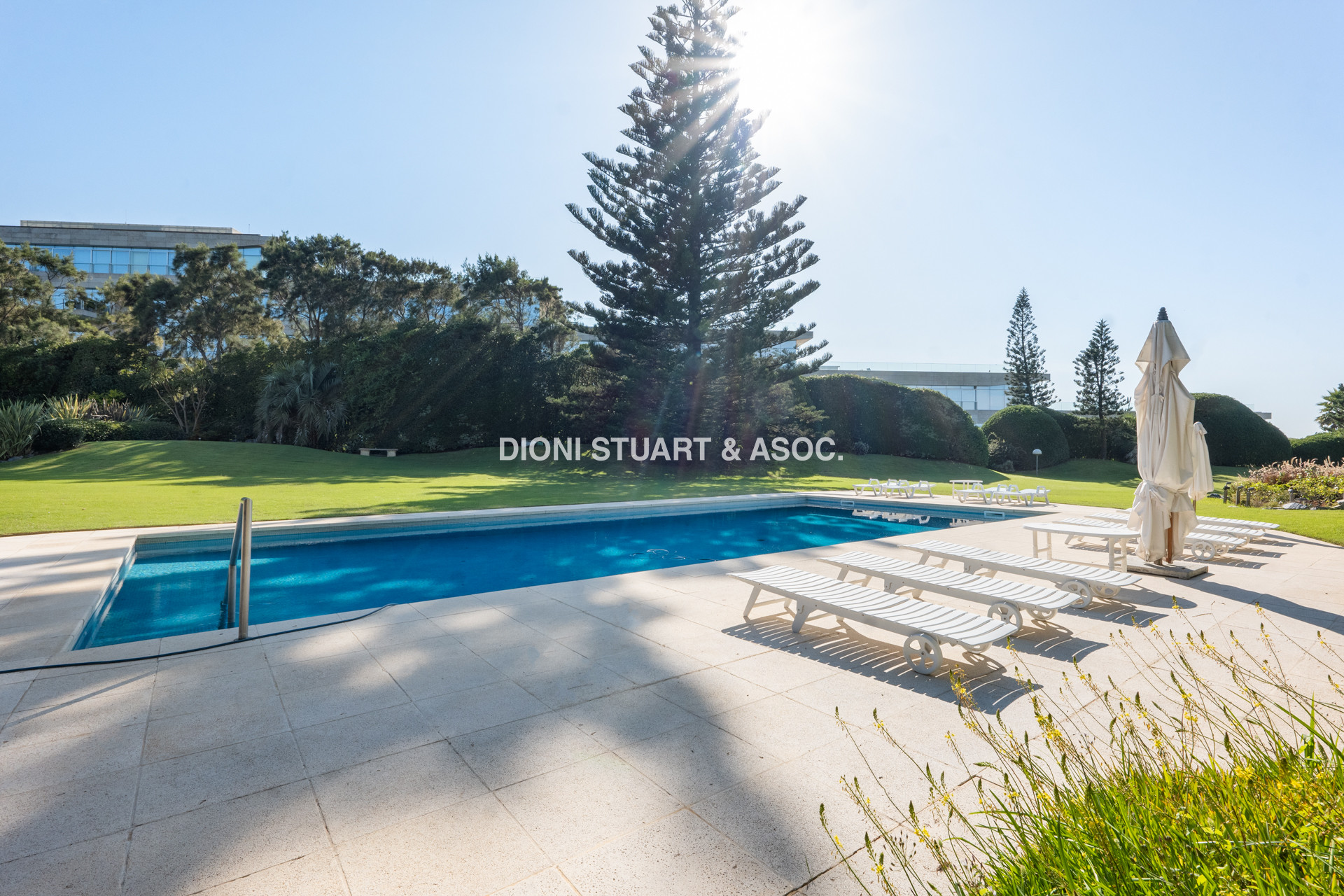 IMPONENTE CASA EN PLAYA BRAVA - ELEGANCIA Y CONFORT