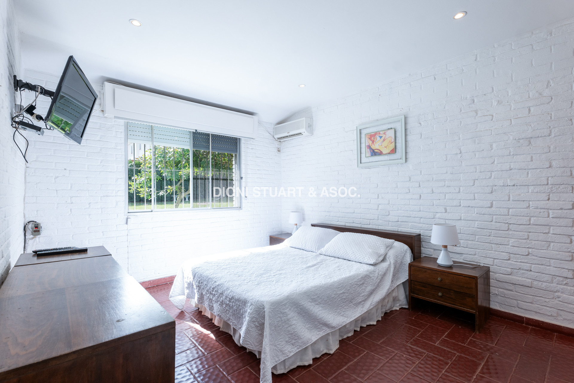 CASA EN VENTA CERCA DEL MAR PLAYA BRAVA RINCON DEL INDIO - 4 DORMITORIOS + BARBACOA + PISCINA
