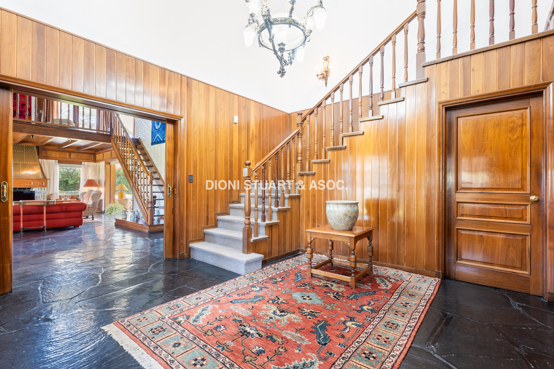 CASA EN VENTA EN PINARES - SUPER TERRENO Y MEGA CONSTRUCCIÓN