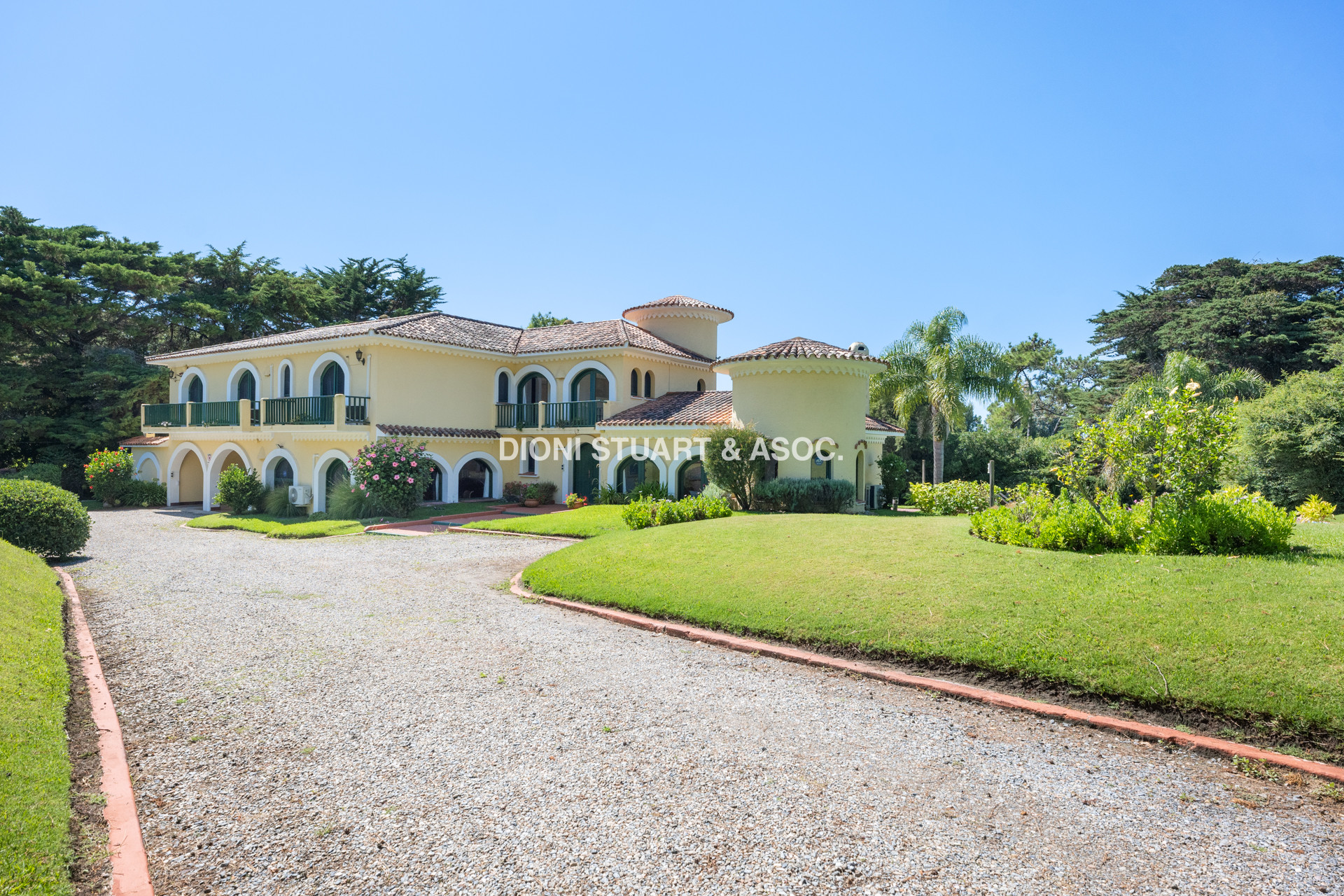 CASA EN ALQUILER ANUAL DE 3 DORMITORIOS EN SUTIE + DEP. CON PISCINA SAN RAFAEL - EL GOLF -