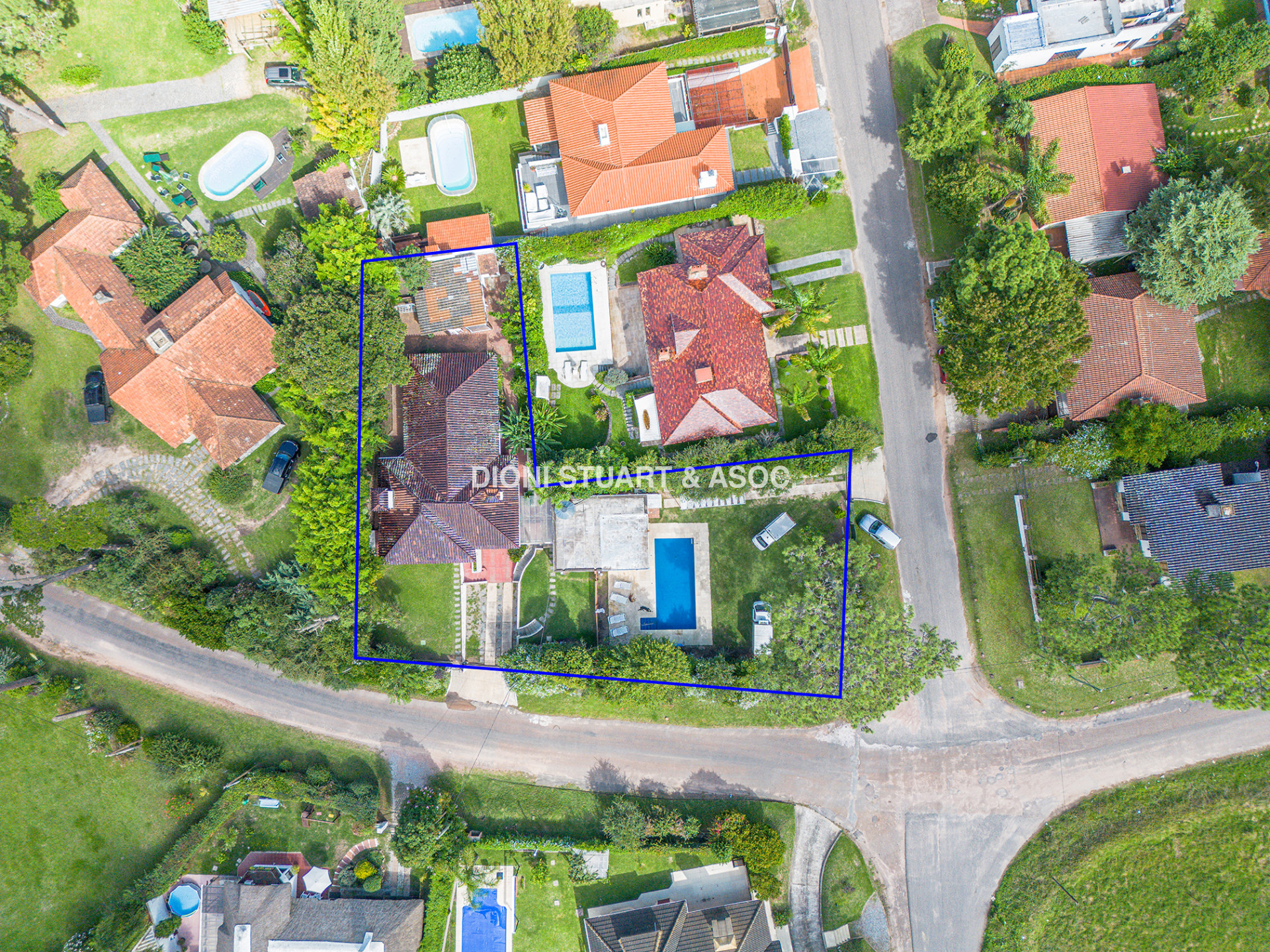 OPORTUNIDAD - CASA EN ROOSEVELT - 5 DORMITORIOS Y 5 BAÑOS - PISCINA CLIMATIZADA