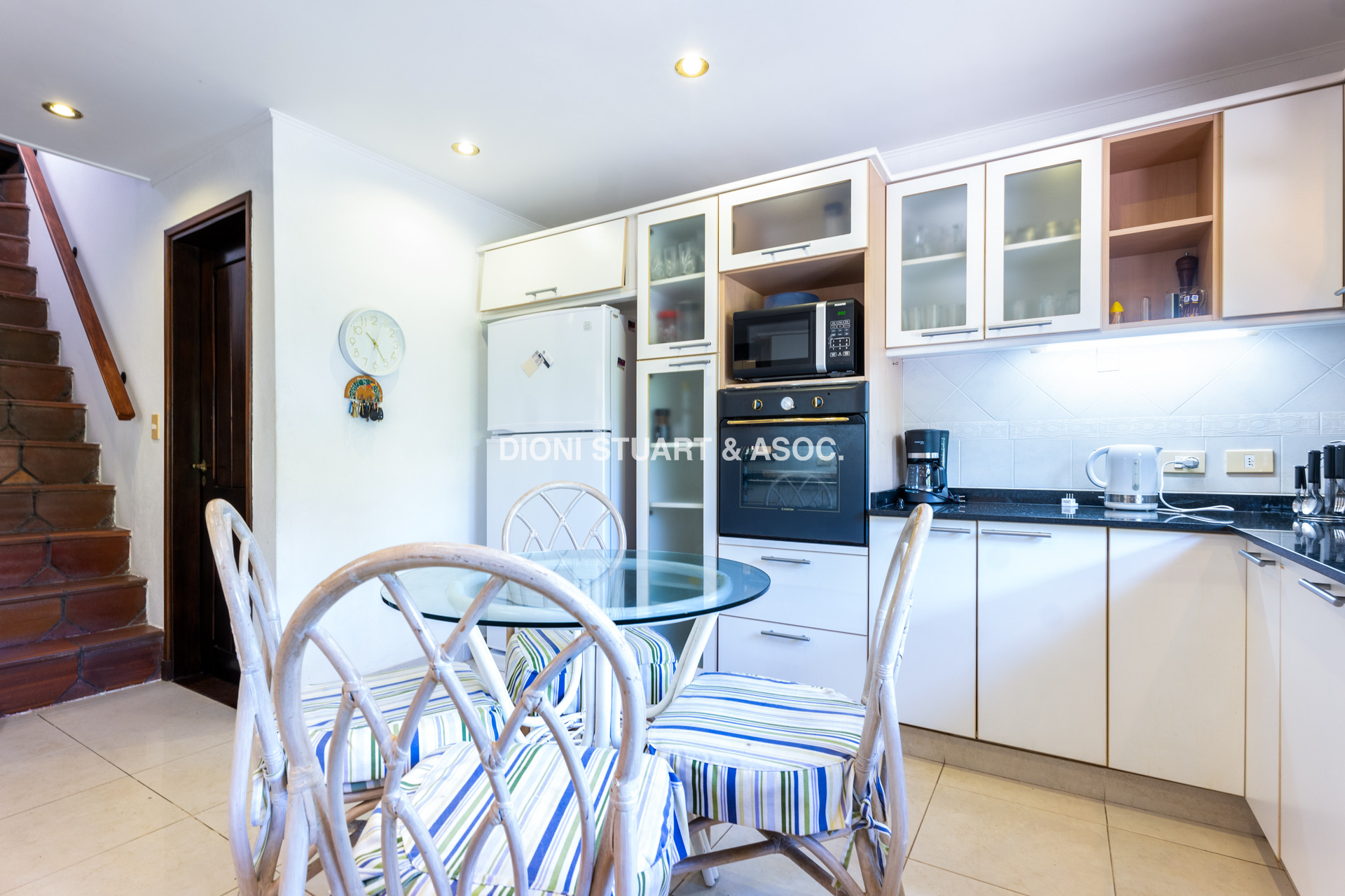 CASA EN ALQUILER ANUAL DE 3 DORMITORIOS EN SUTIE + DEP. CON PISCINA SAN RAFAEL - EL GOLF -