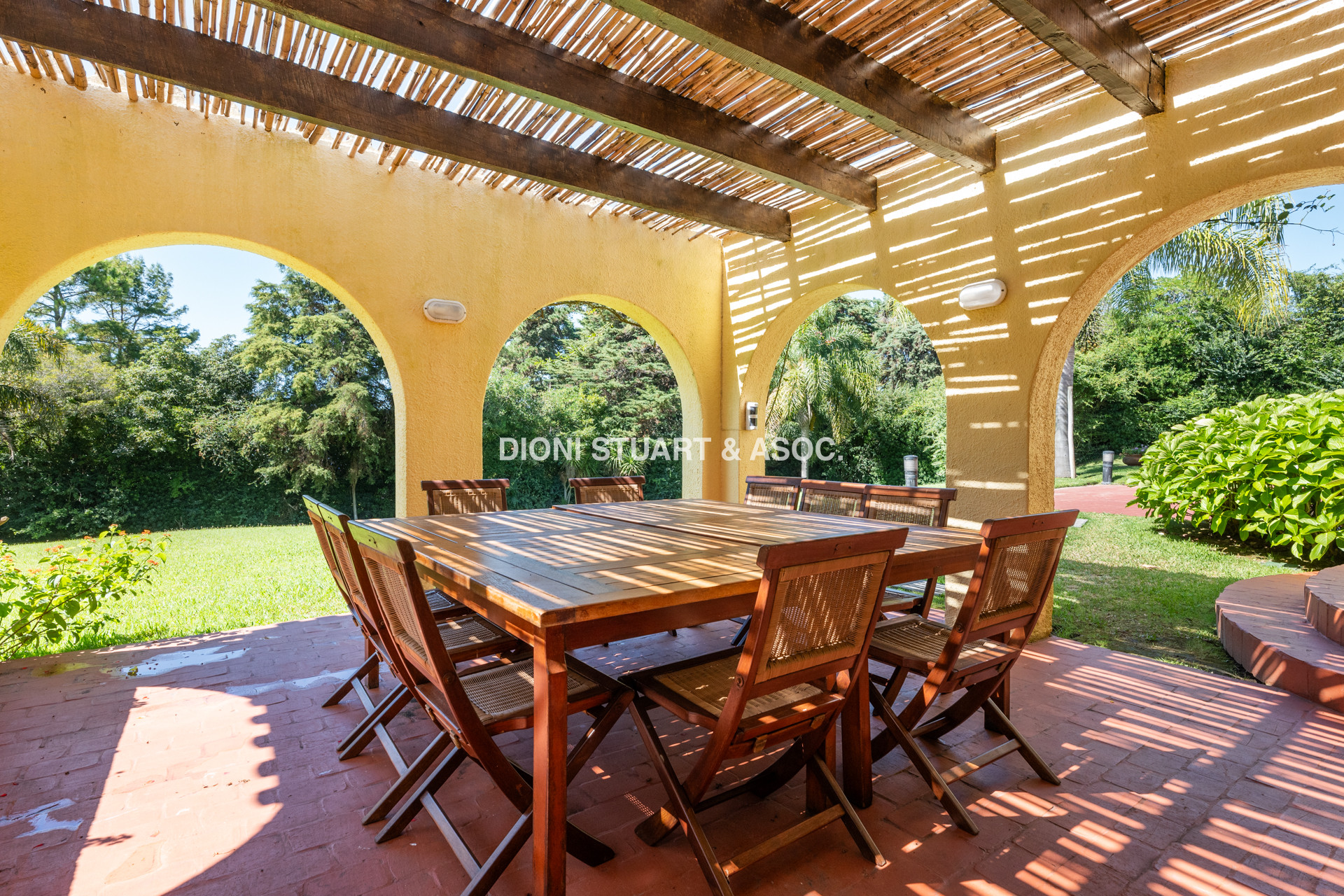 CASA EN ALQUILER ANUAL DE 3 DORMITORIOS EN SUTIE + DEP. CON PISCINA SAN RAFAEL - EL GOLF -