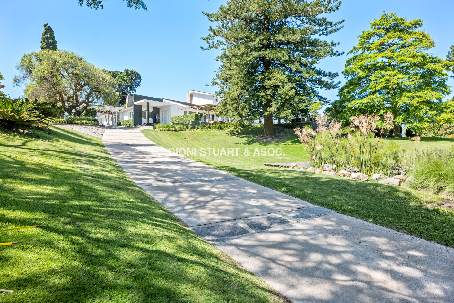 MEGA CASA EN EL GOLF - IMPESIONANTE