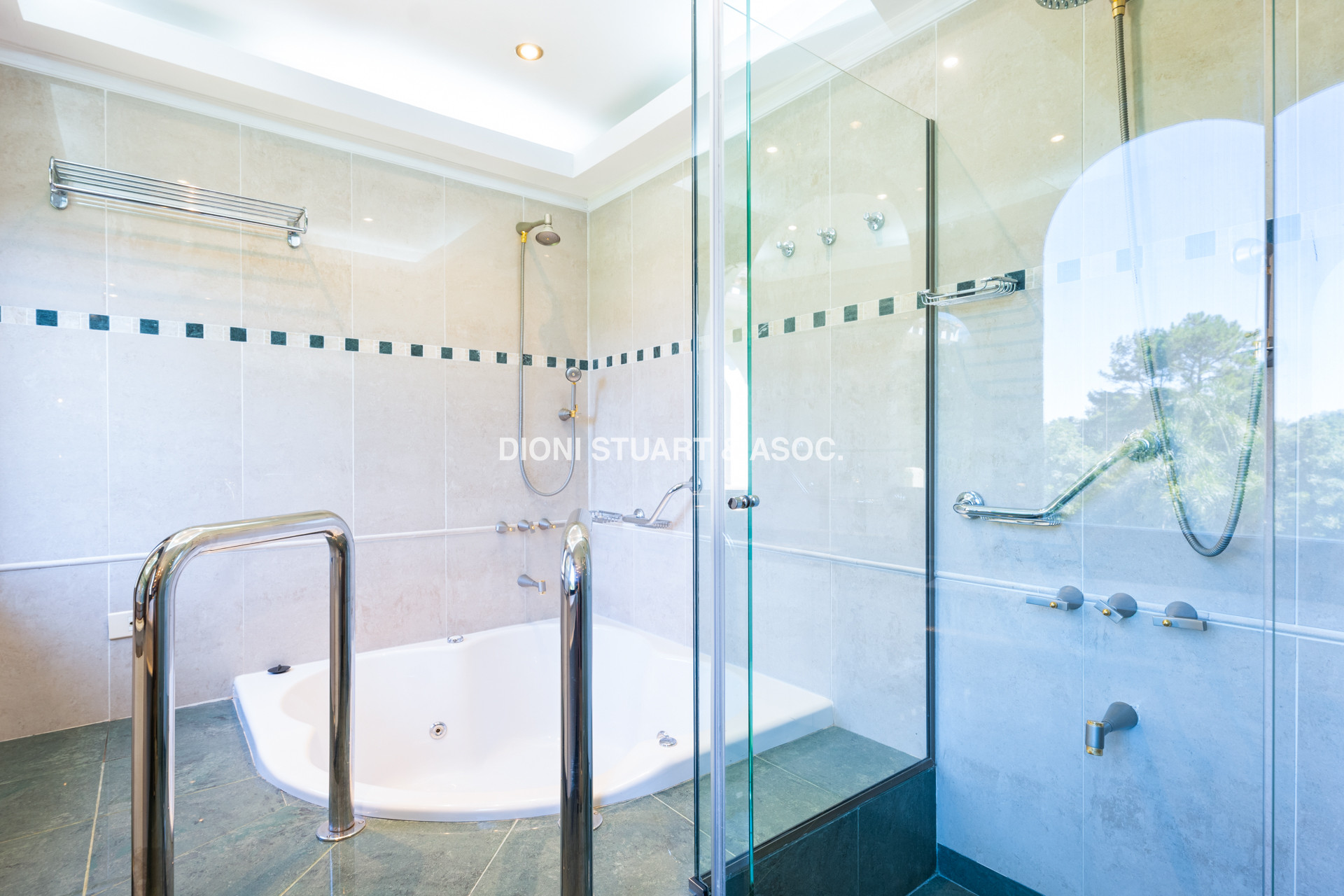 CASA EN ALQUILER ANUAL DE 3 DORMITORIOS EN SUTIE + DEP. CON PISCINA SAN RAFAEL - EL GOLF -