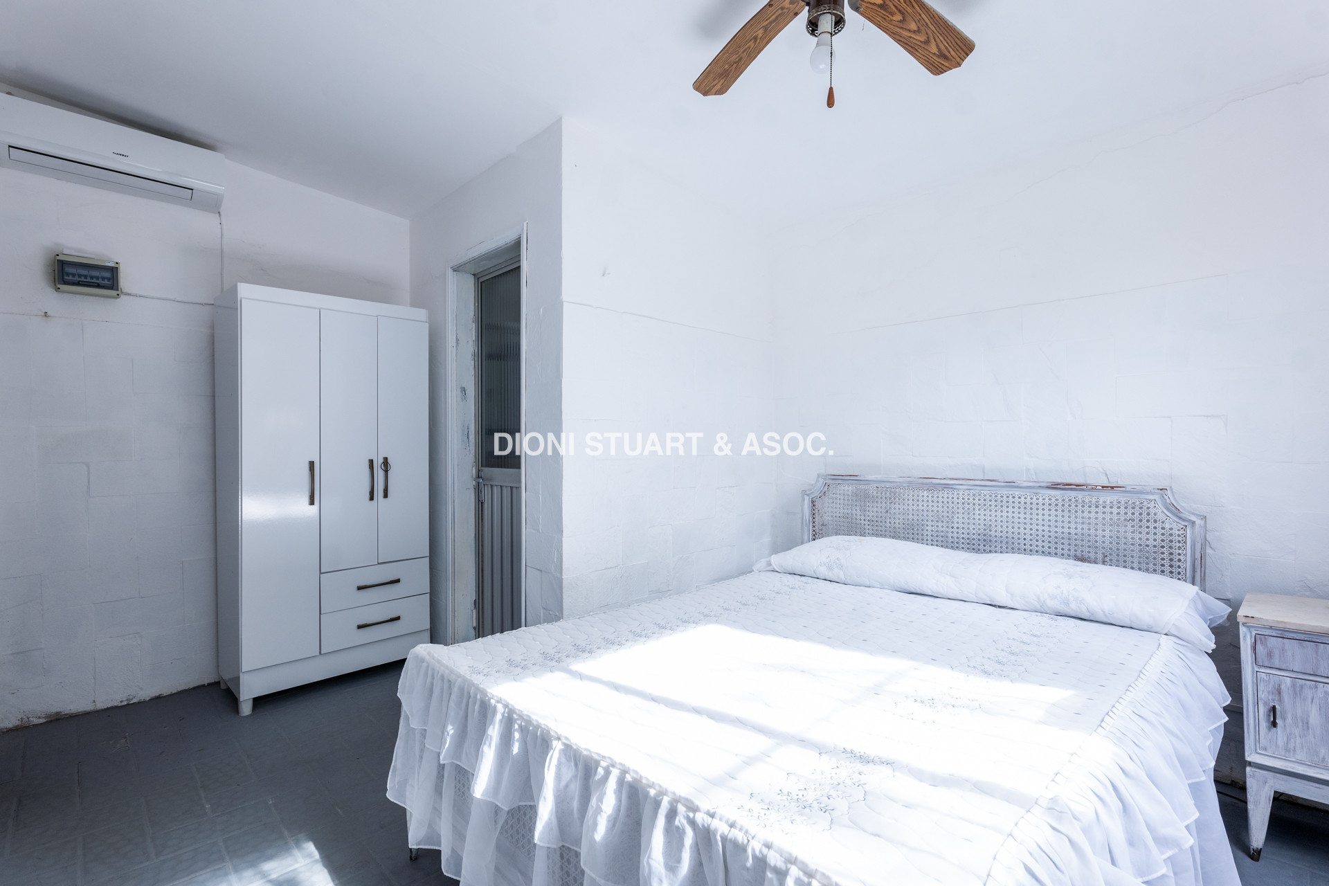 CASA EN VENTA CERCA DEL MAR PLAYA BRAVA RINCON DEL INDIO - 4 DORMITORIOS + BARBACOA + PISCINA