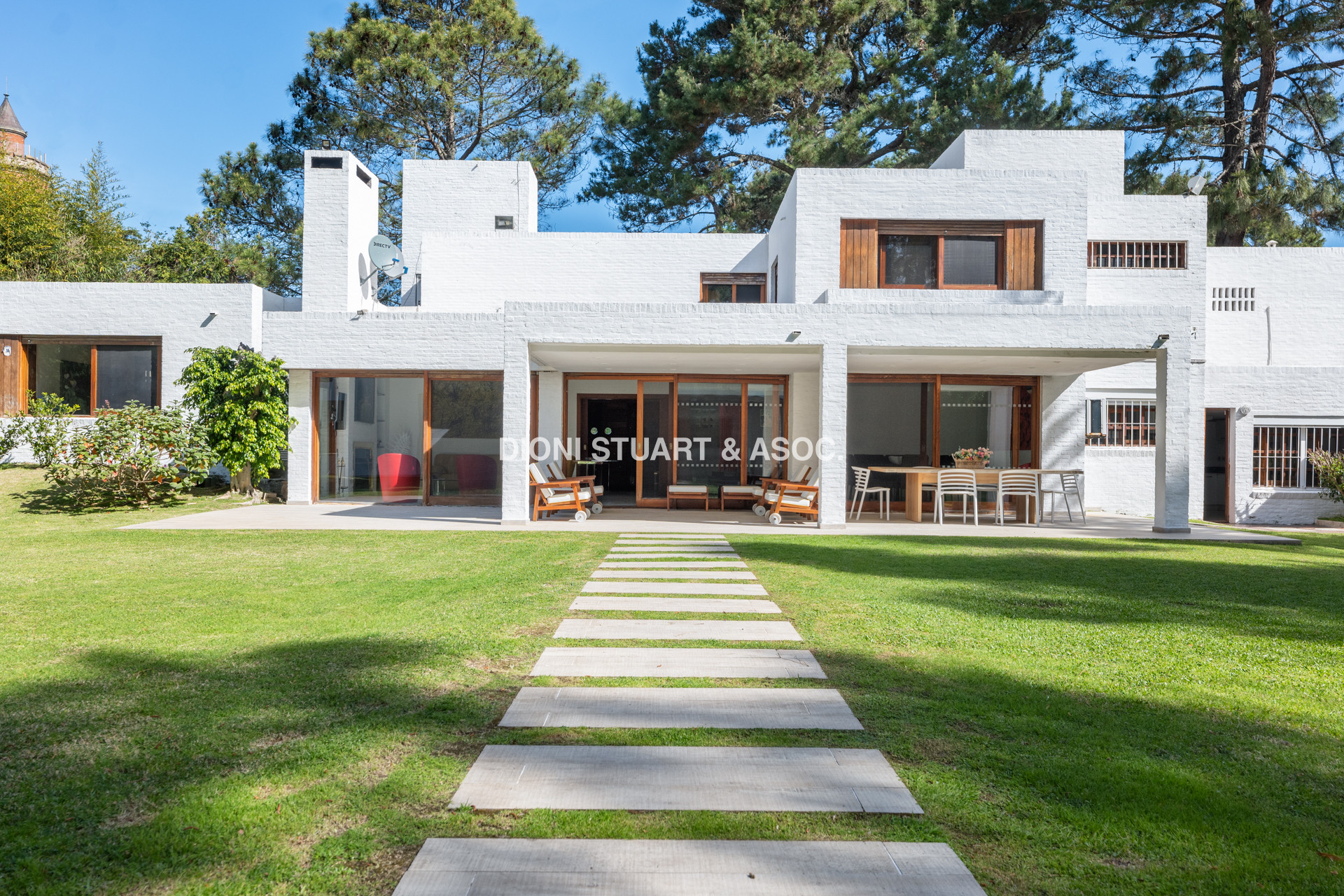 VENTA CASA EN EL GOLF - 5 DORMITORIOS + DEPENDENCIA - MEGA BARBACOA