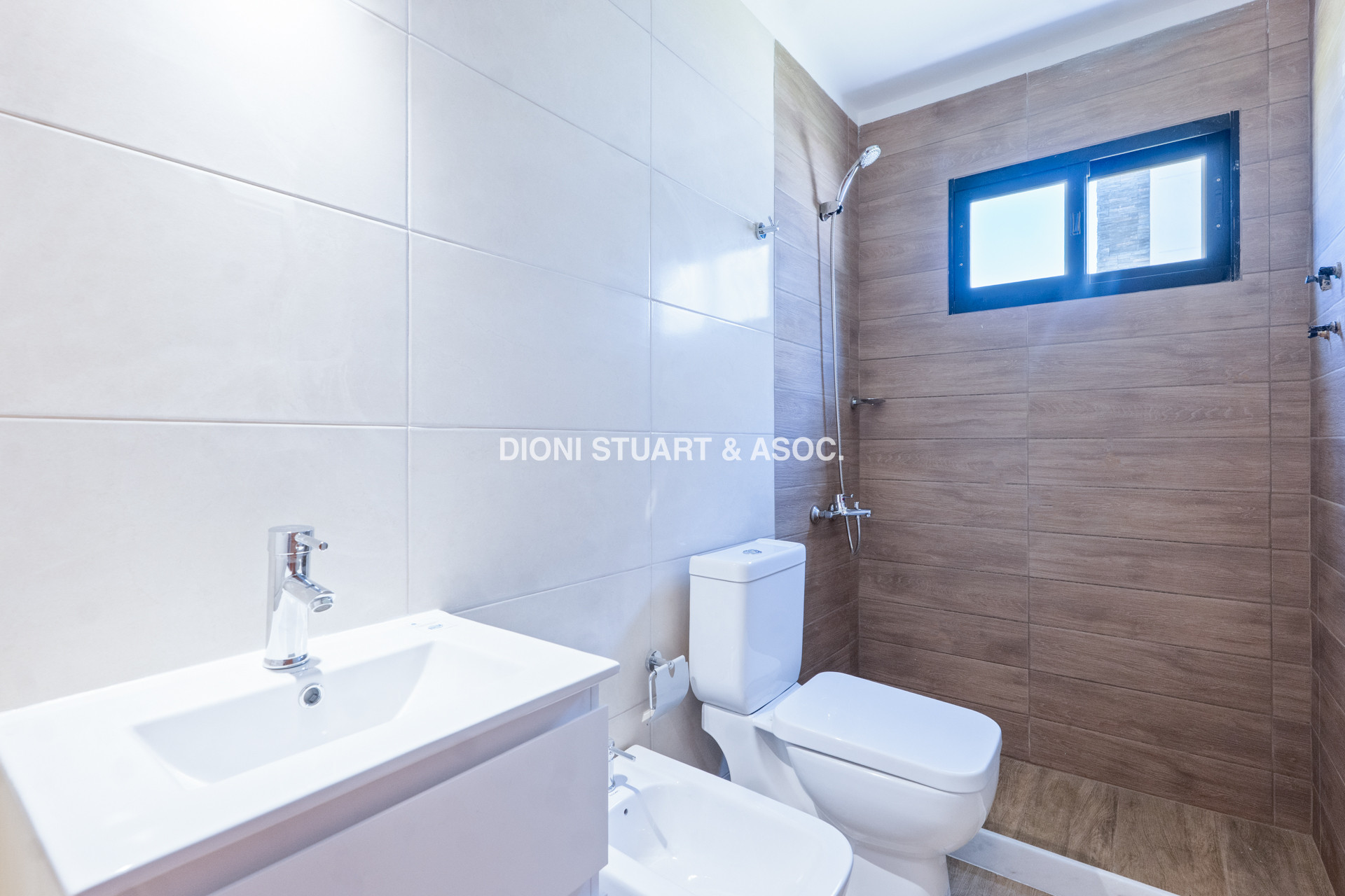 VENTA CASA 3 DORMITORIOS EN BURNETT CONSTRUCCIÓN TRADICIONAL A ESTRENAR