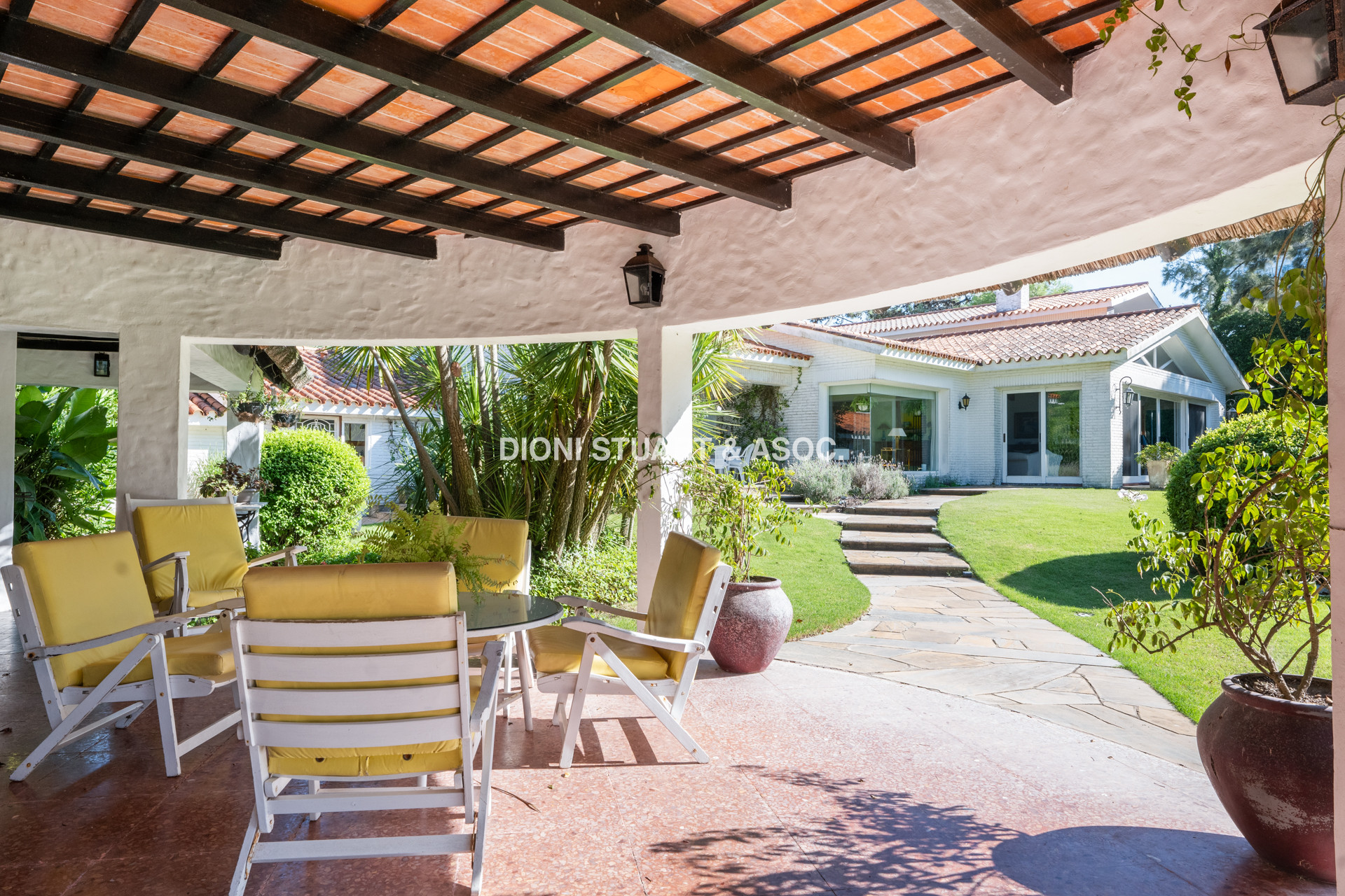IMPONENTE CASA EN PLAYA BRAVA - ELEGANCIA Y CONFORT