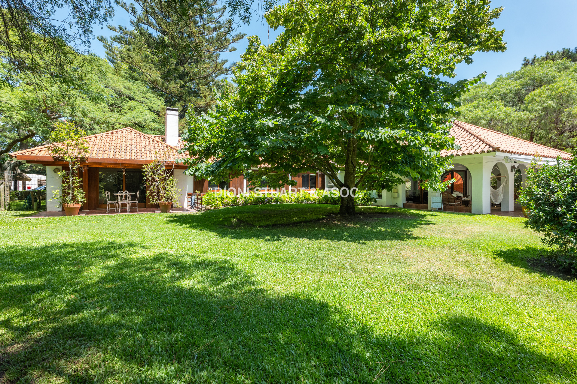 CASA EN VENTA EN EL GOLF - 6 DORMITORIOS - ARQ. RAUL CLERC