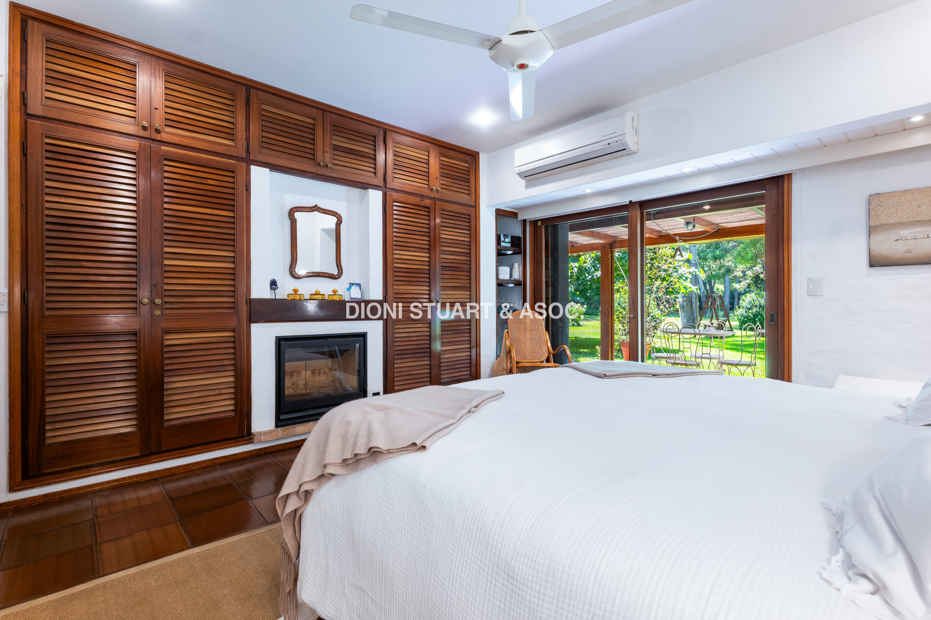 CASA EN VENTA EN EL GOLF - 6 DORMITORIOS - ARQ. RAUL CLERC