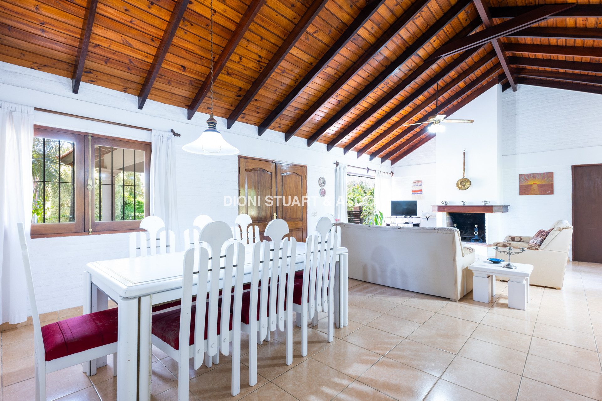 CASA EN VENTA EN CANTEGRIL CON 3 DORMITORIOS Y DEPENDENCIA + PISCINA
