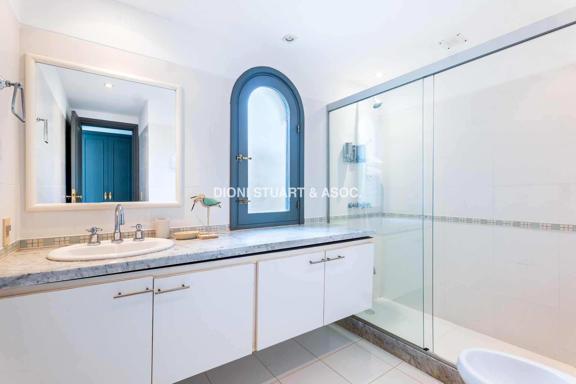CASA EN VENTA EN EL GOLF CON 8 DORMITORIOS EN SUTIE