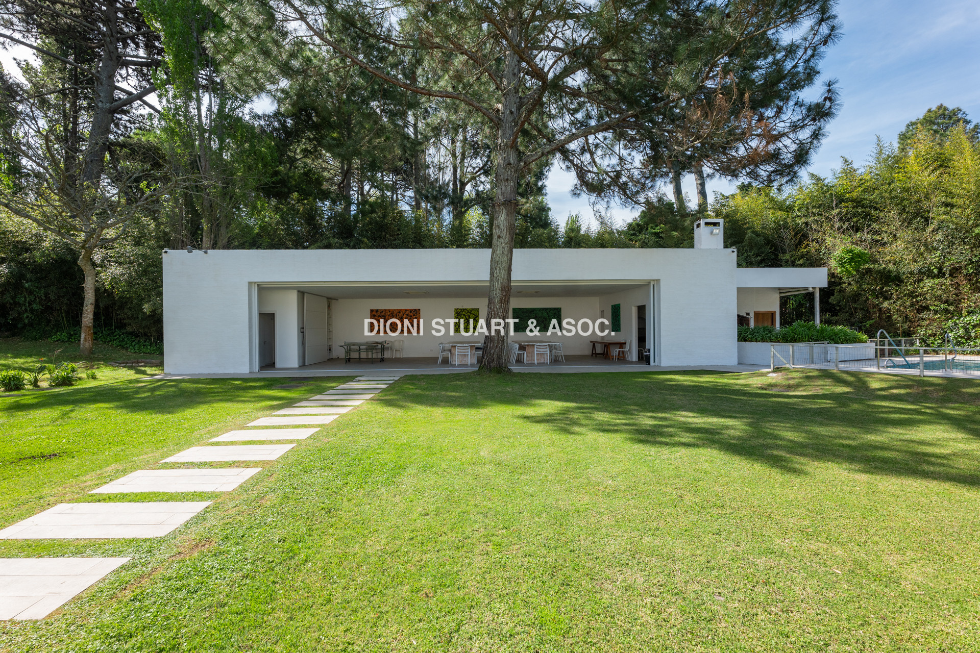 VENTA CASA EN EL GOLF - 5 DORMITORIOS + DEPENDENCIA - MEGA BARBACOA