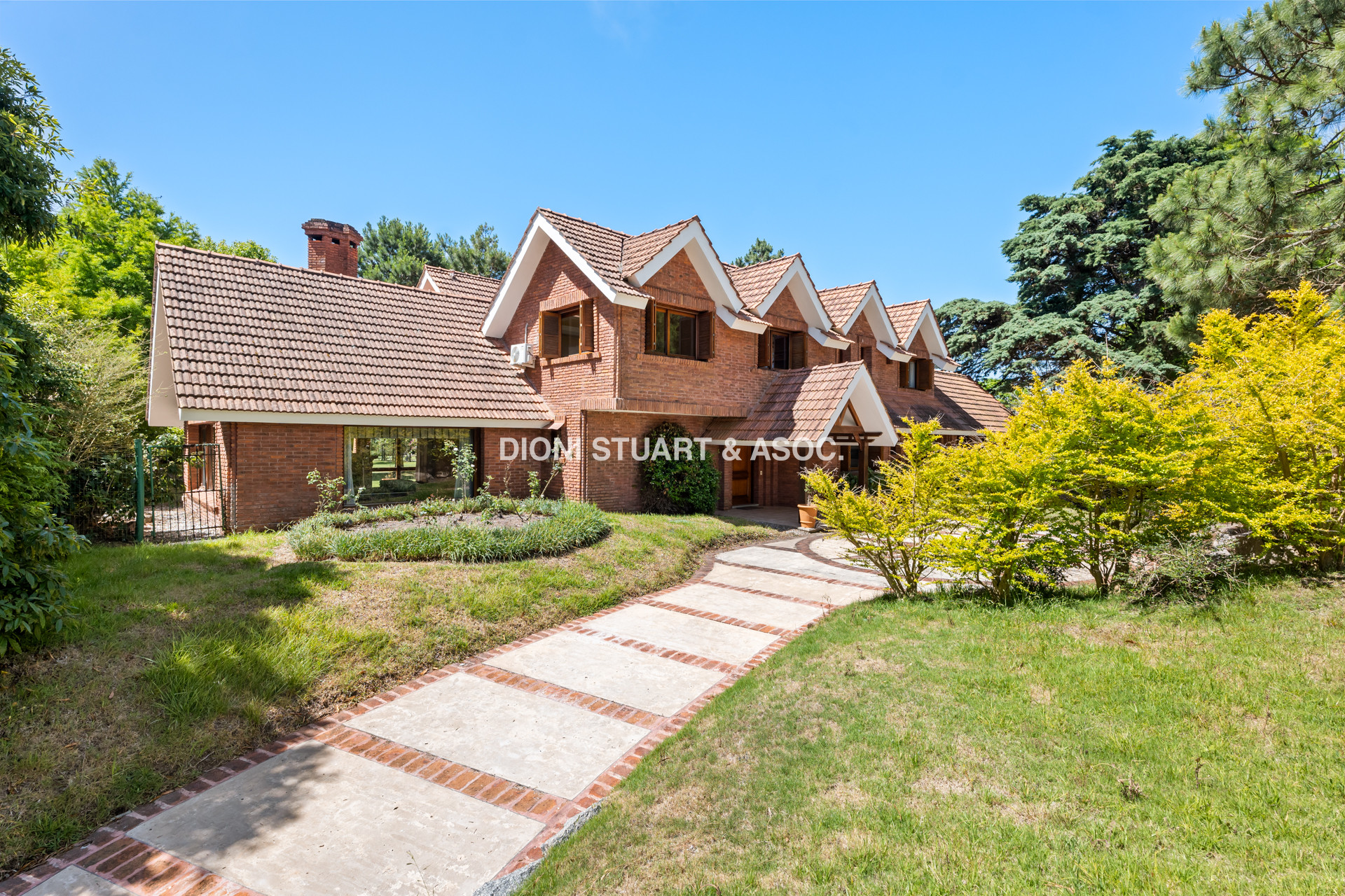 CASA EN VENTA EN EL GOLF - INCREIBLE