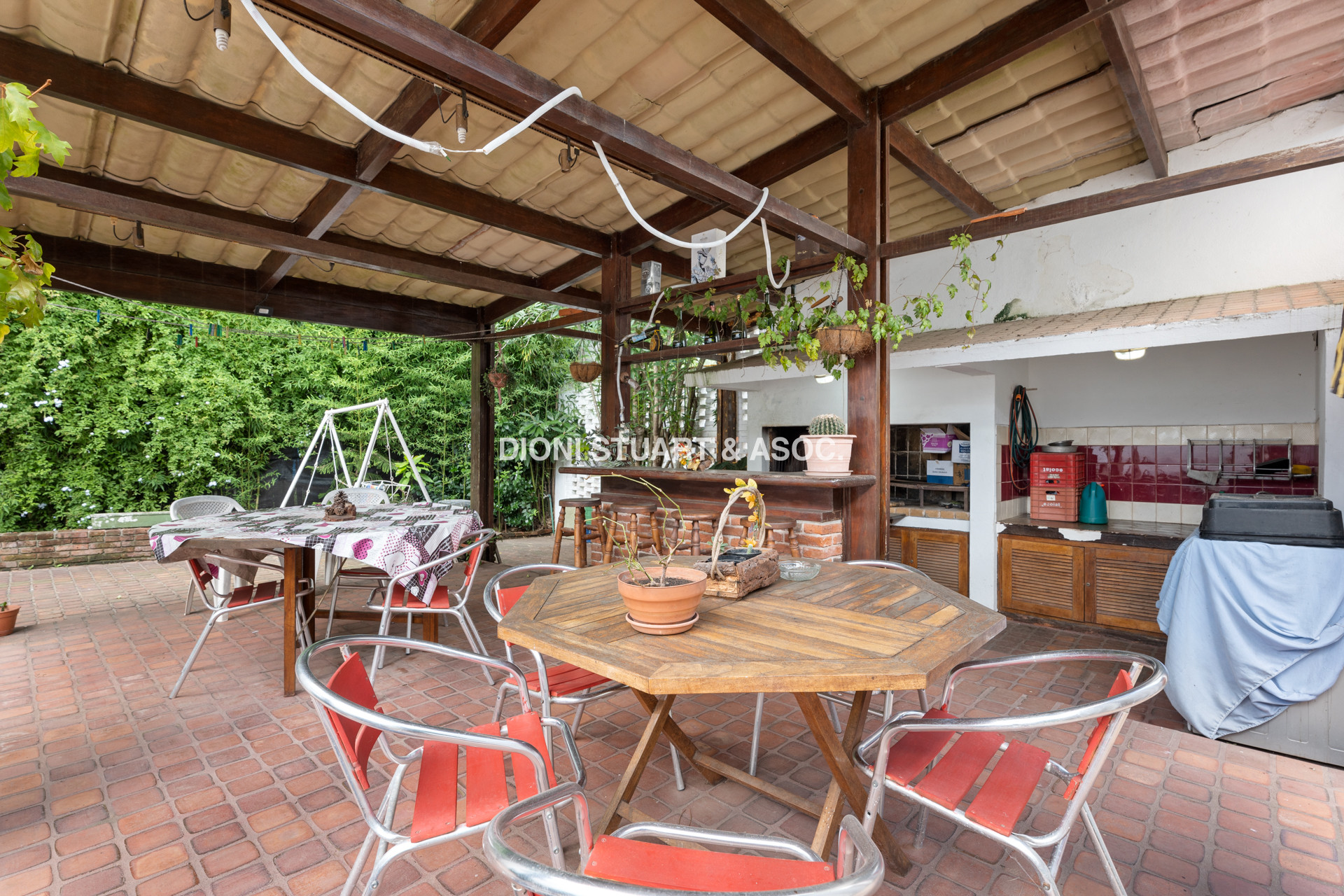 OPORTUNIDAD - CASA EN ROOSEVELT - 5 DORMITORIOS Y 5 BAÑOS - PISCINA CLIMATIZADA