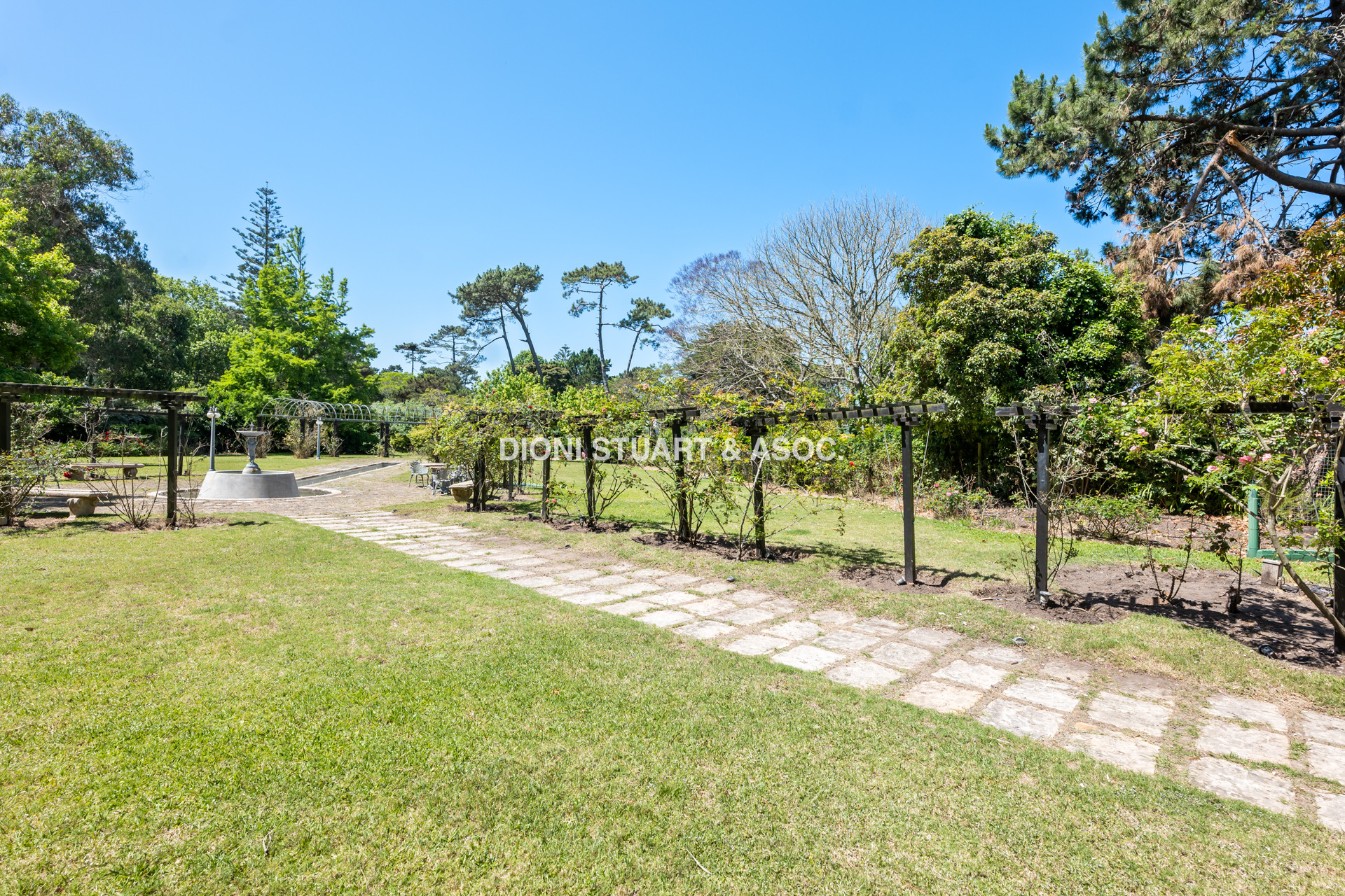 CASA EN VENTA EN EL GOLF - INCREIBLE