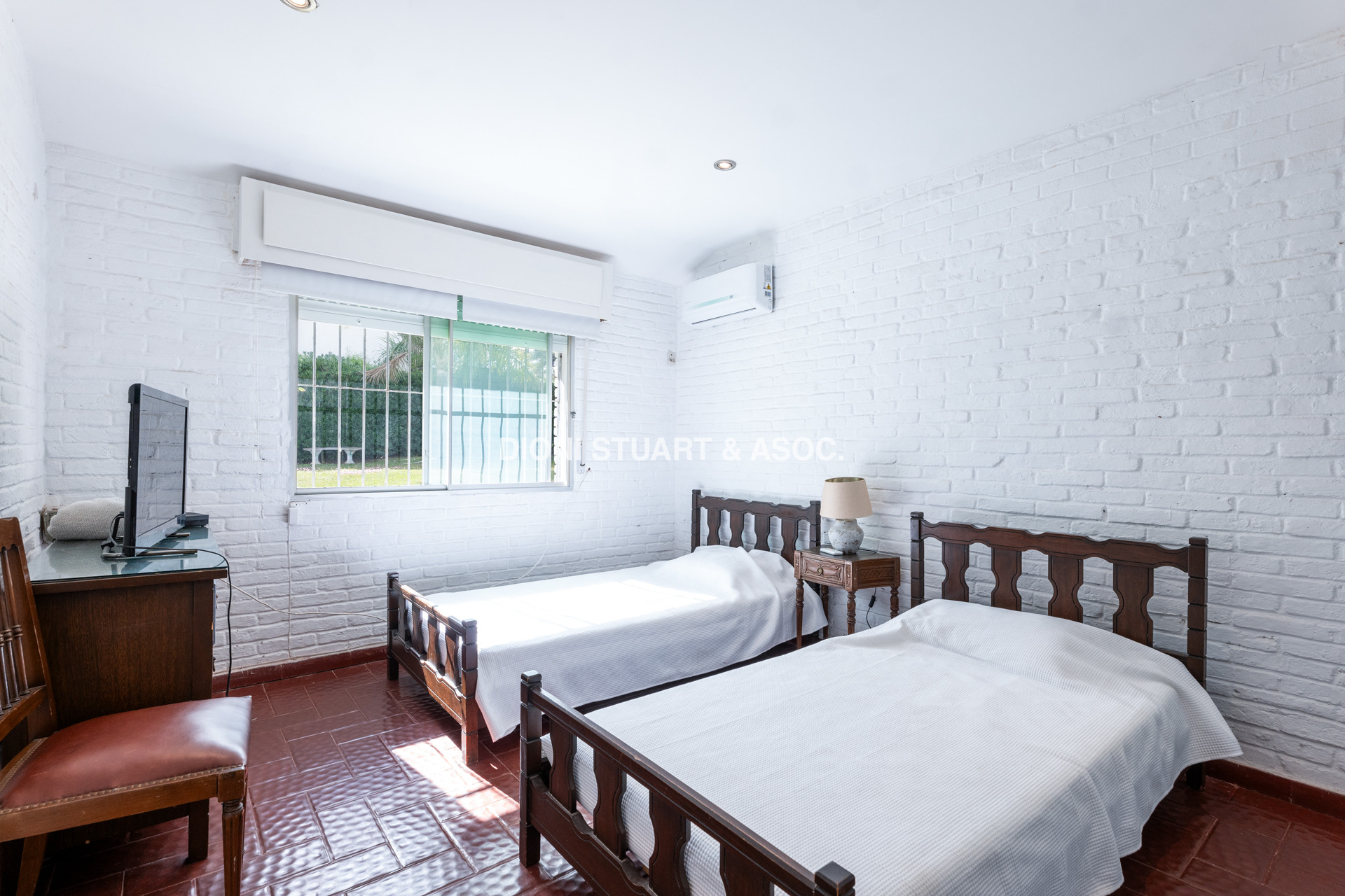 CASA EN VENTA CERCA DEL MAR PLAYA BRAVA RINCON DEL INDIO - 4 DORMITORIOS + BARBACOA + PISCINA