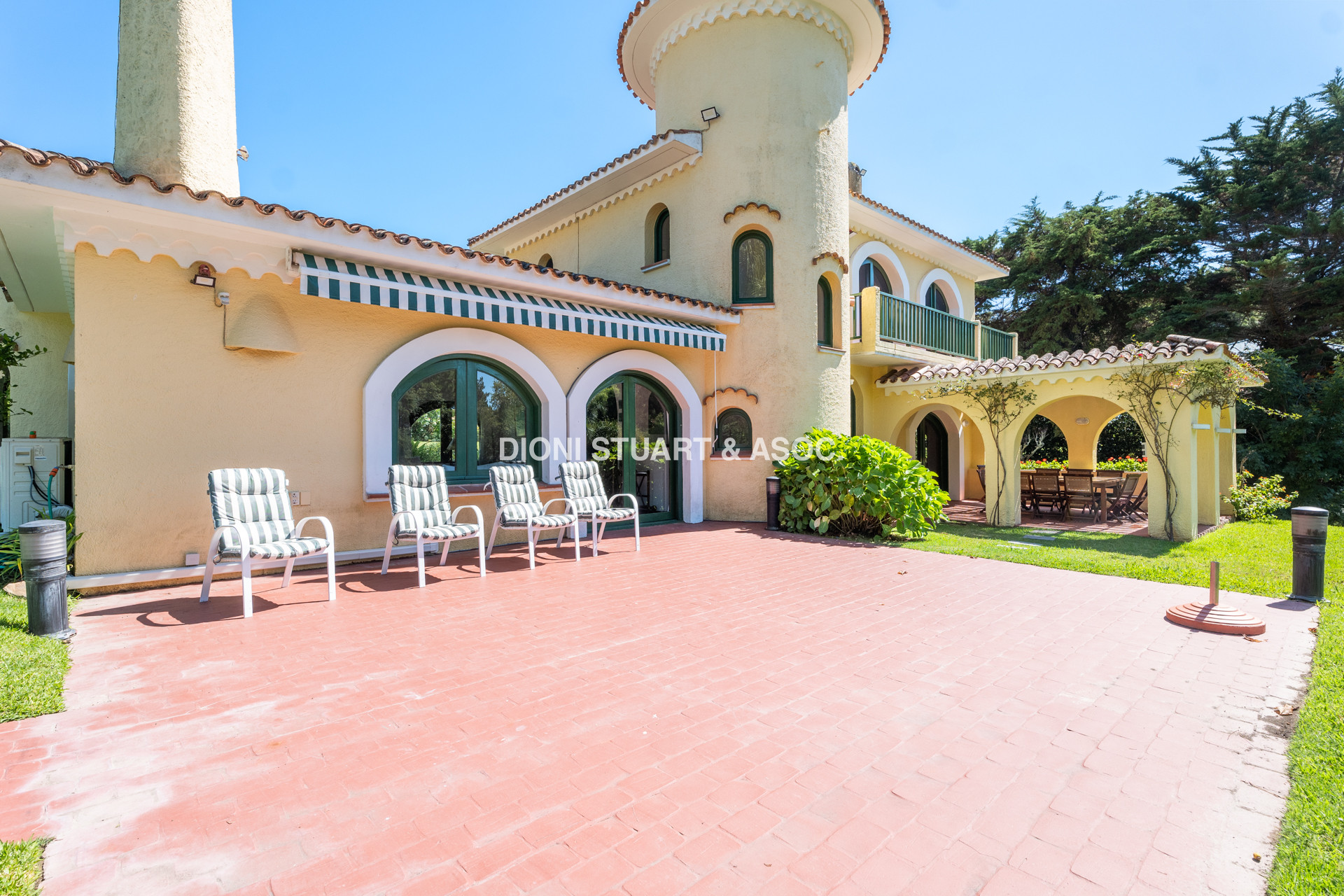 CASA EN ALQUILER ANUAL DE 3 DORMITORIOS EN SUTIE + DEP. CON PISCINA SAN RAFAEL - EL GOLF -