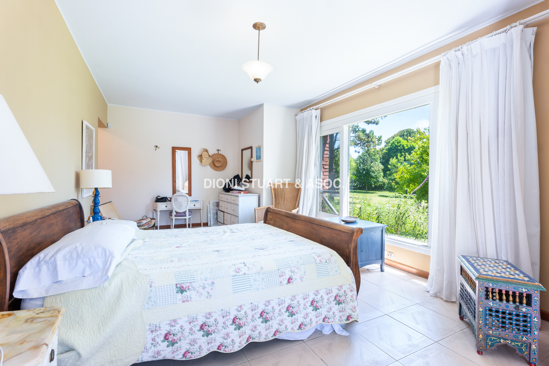 CASA EN VENTA EN  EL GOLF CON 4 DORMITORIOS EN SUITE + DEP. - BARBACOA Y SAUNA - INCREIBLE