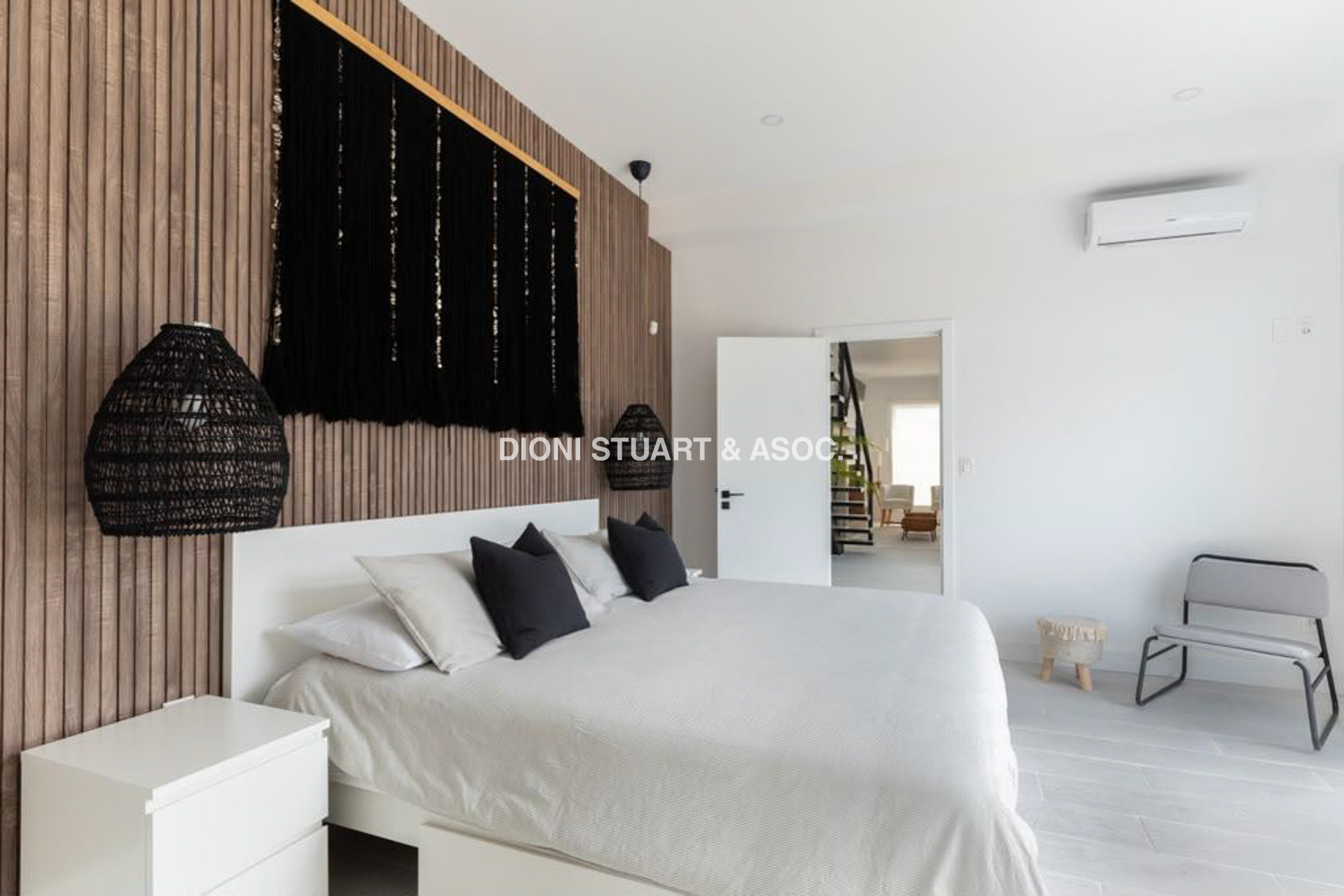 CASA EN ALQUILER DE TEMPORADA 3 DORMITORIOS CON PISCINA - LA JUANITA - JOSE IGNACIO - CERCA DEL MAR