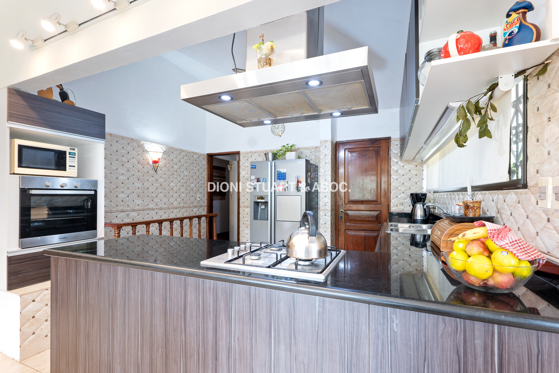 OPORTUNIDAD - CASA EN ROOSEVELT - 5 DORMITORIOS Y 5 BAÑOS - PISCINA CLIMATIZADA