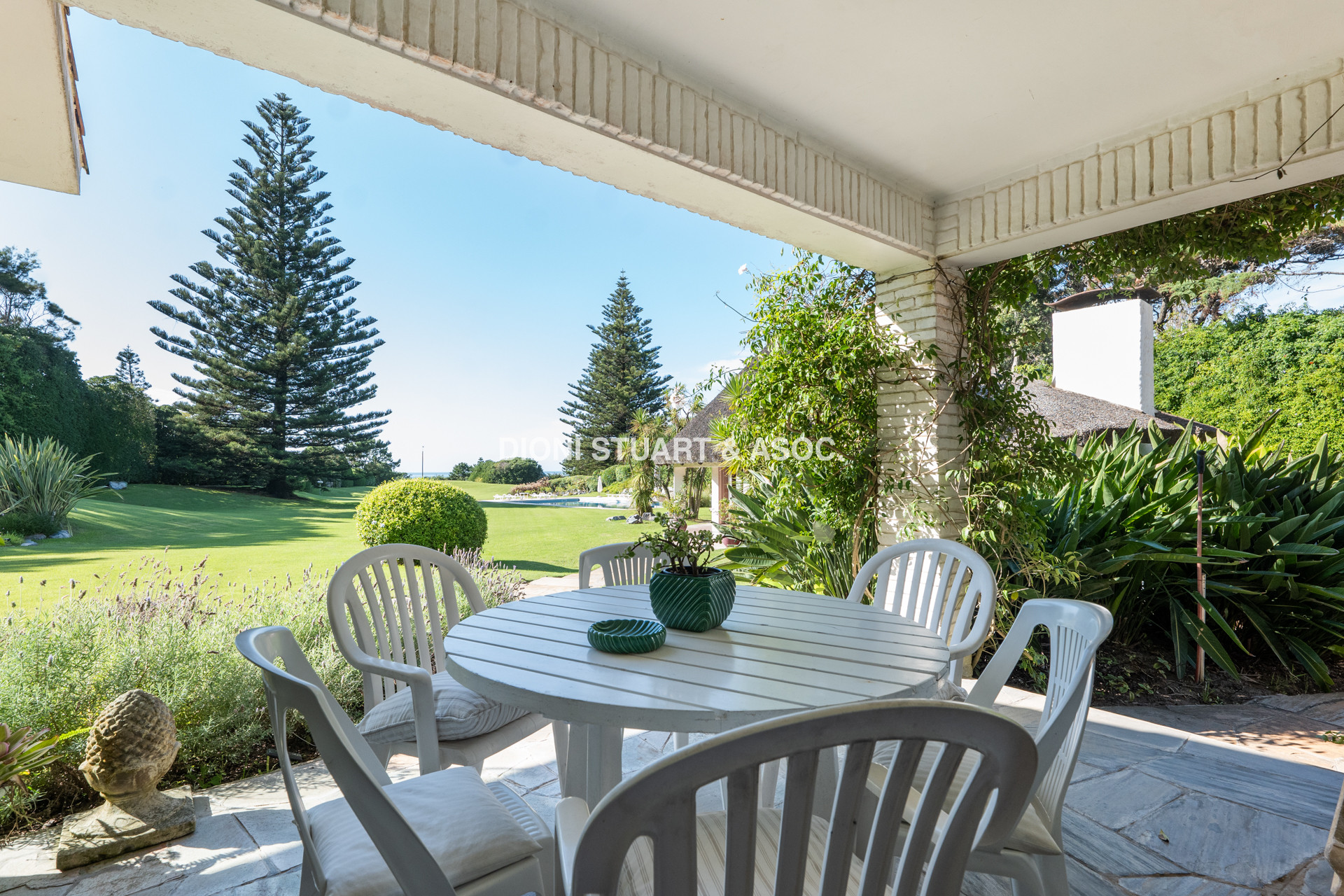IMPONENTE CASA EN PLAYA BRAVA - ELEGANCIA Y CONFORT