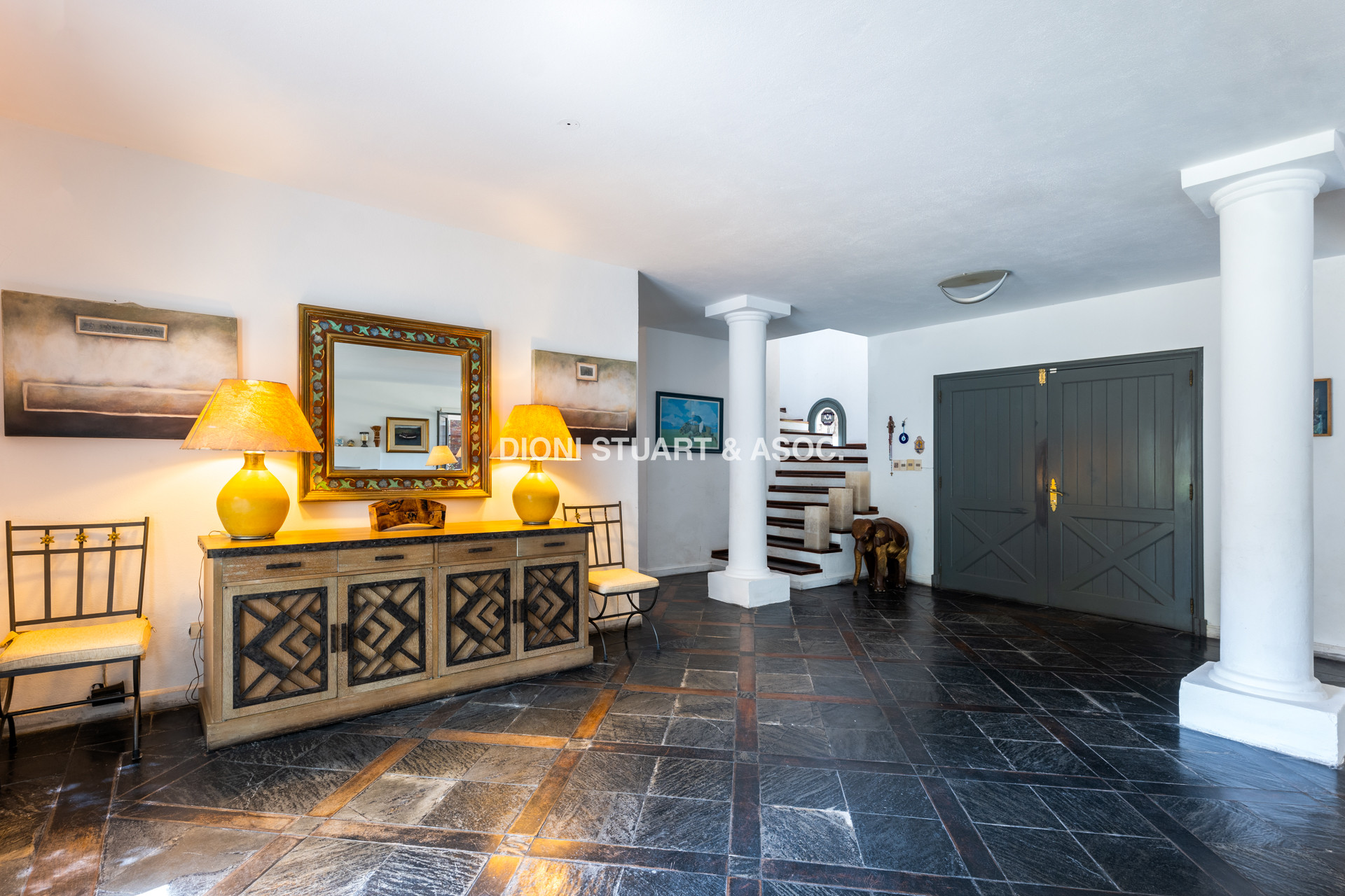 CASA EN VENTA EN EL GOLF CON 8 DORMITORIOS EN SUTIE