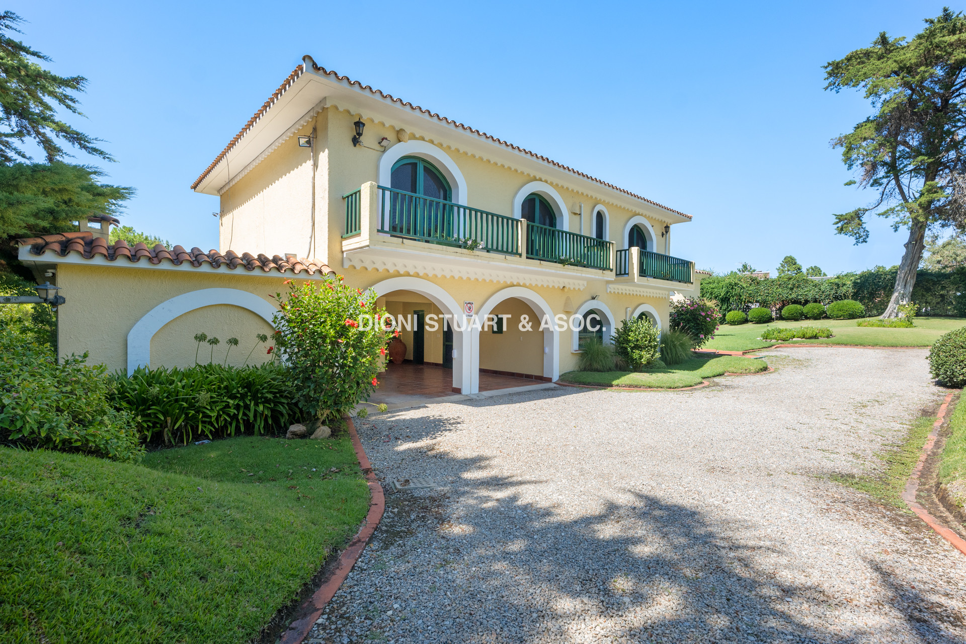 CASA EN ALQUILER ANUAL DE 3 DORMITORIOS EN SUTIE + DEP. CON PISCINA SAN RAFAEL - EL GOLF -