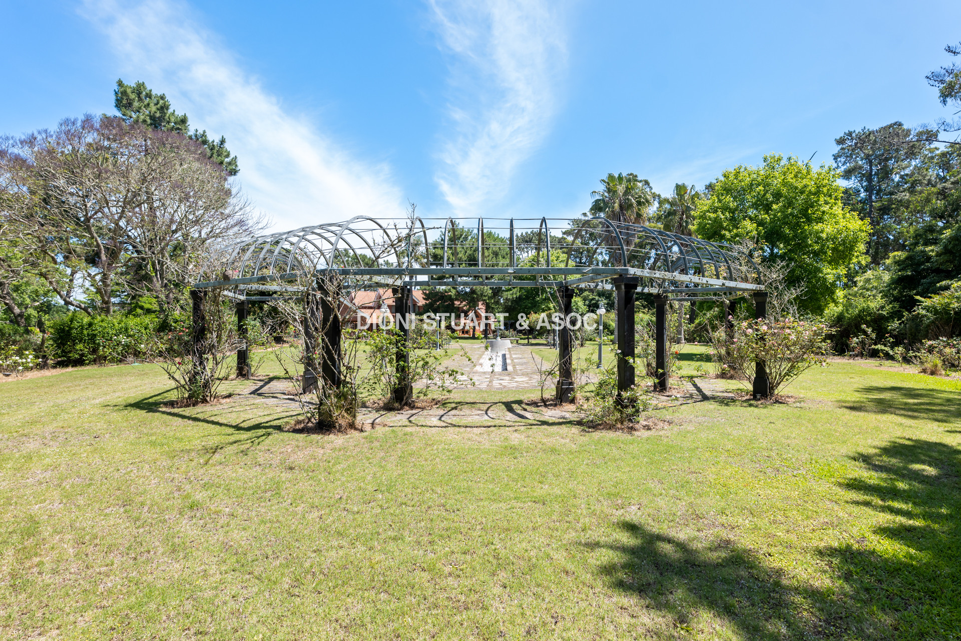 CASA EN VENTA EN EL GOLF - INCREIBLE