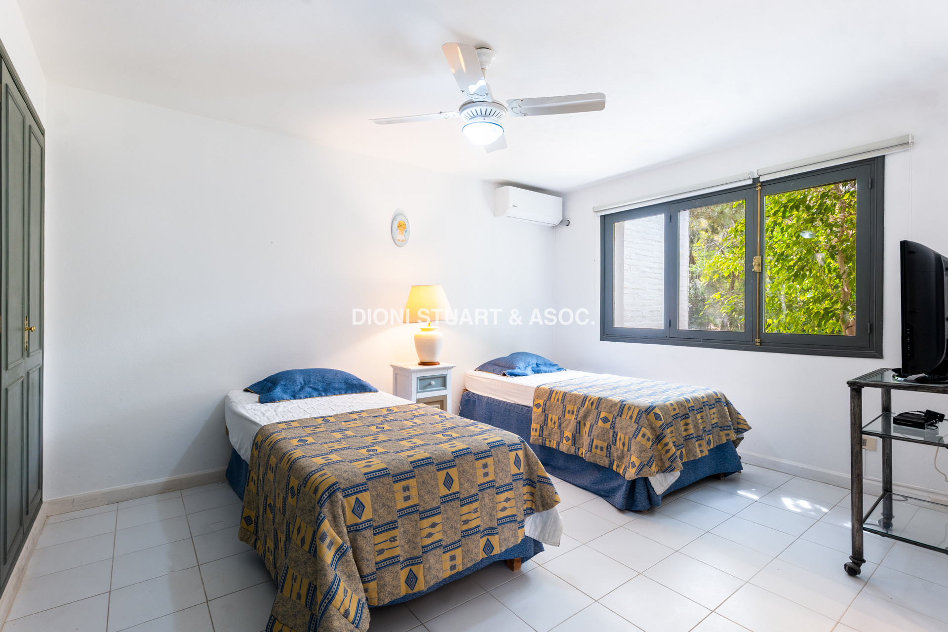 CASA EN VENTA EN EL GOLF CON 8 DORMITORIOS EN SUTIE