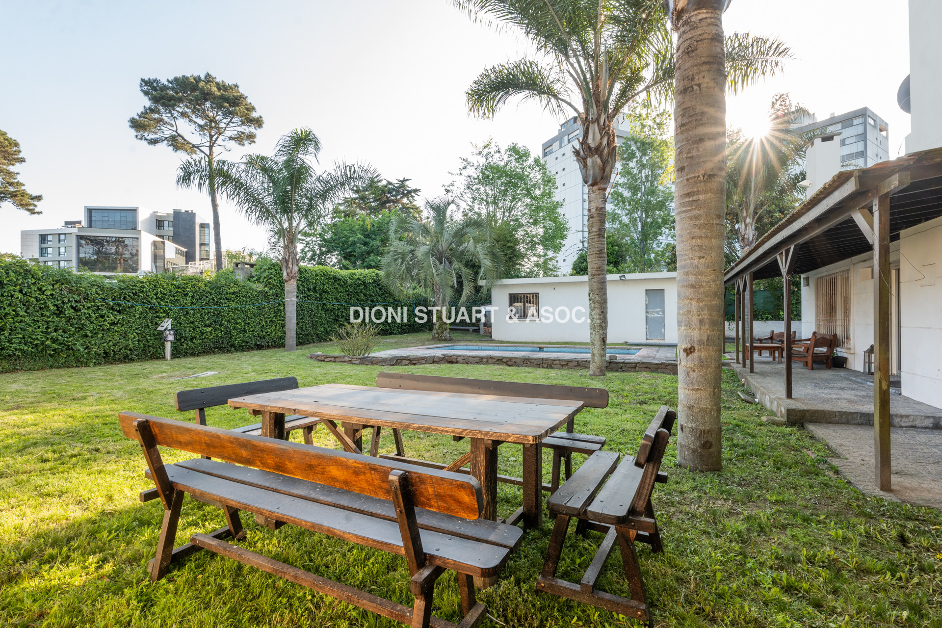 ALQUILER ANUAL CASA CANTEGRIL - 4 DORMITORIOS - PISCINA - EXCELENTE UBICACIÓN - PUNTA DEL ESTE