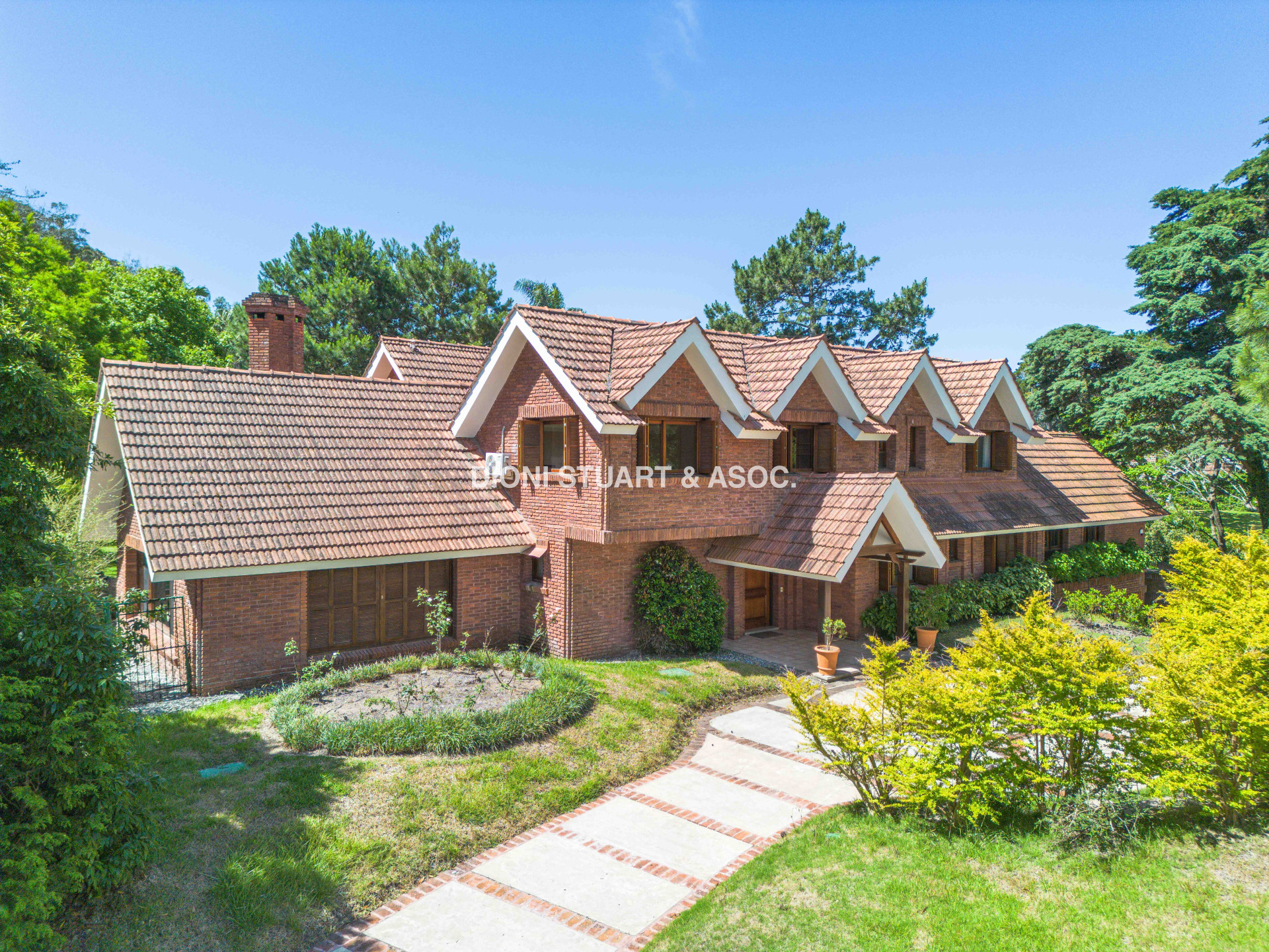 CASA EN VENTA EN EL GOLF - INCREIBLE