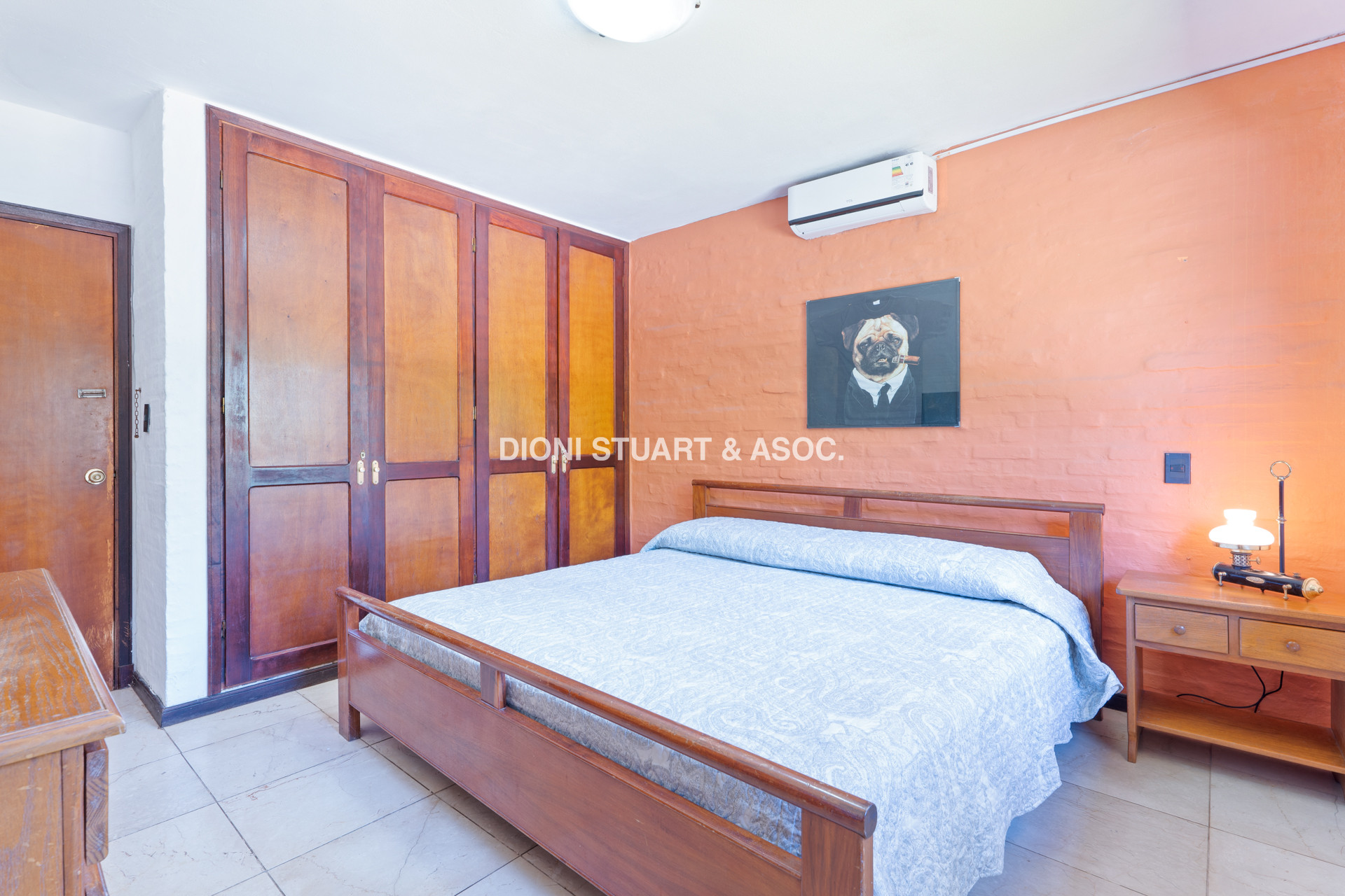 CASA EN PINARES EN VENTA 5 DORMITORIOS EN SUITE CON PISCINA