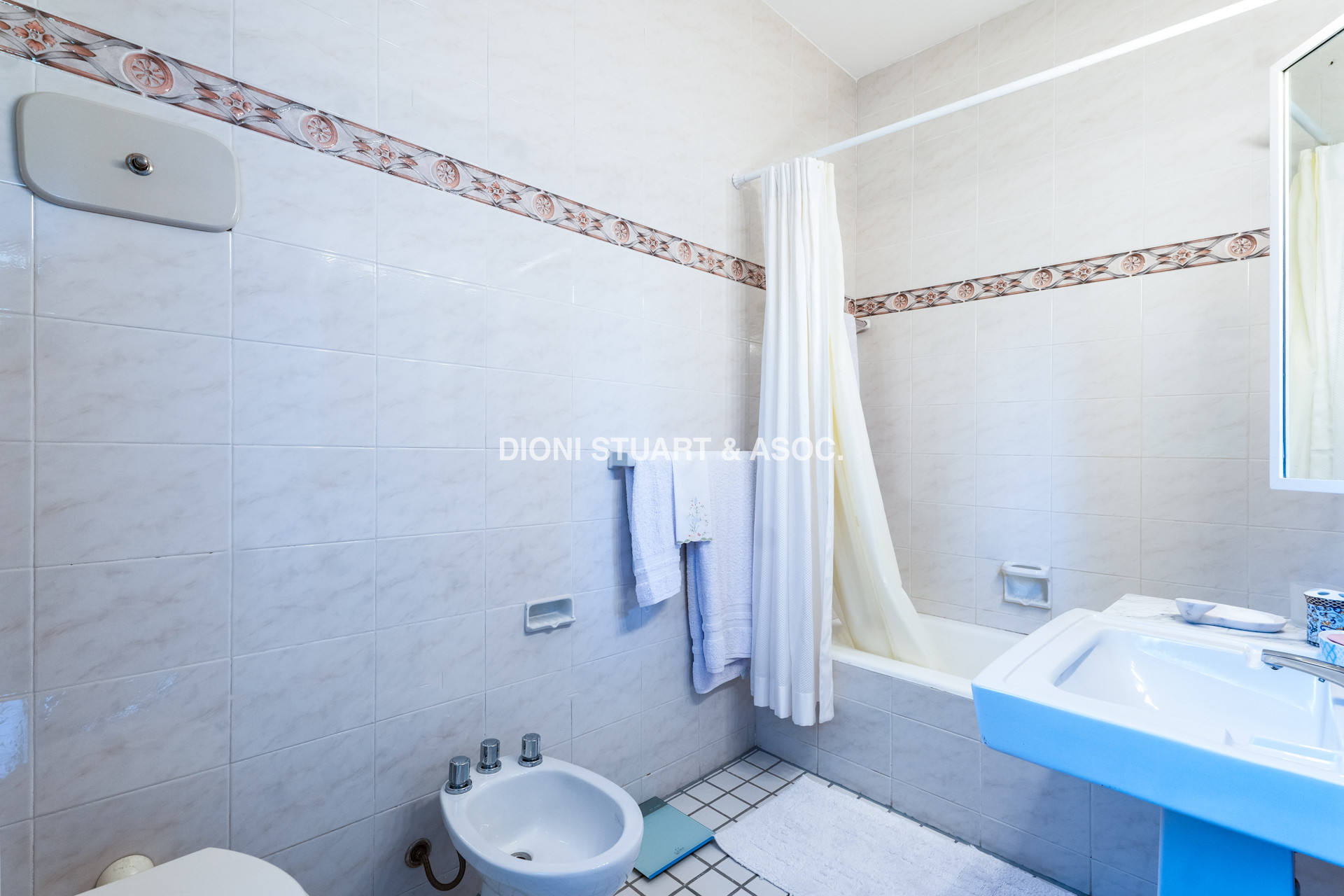 IMPONENTE CASA EN PLAYA BRAVA - ELEGANCIA Y CONFORT